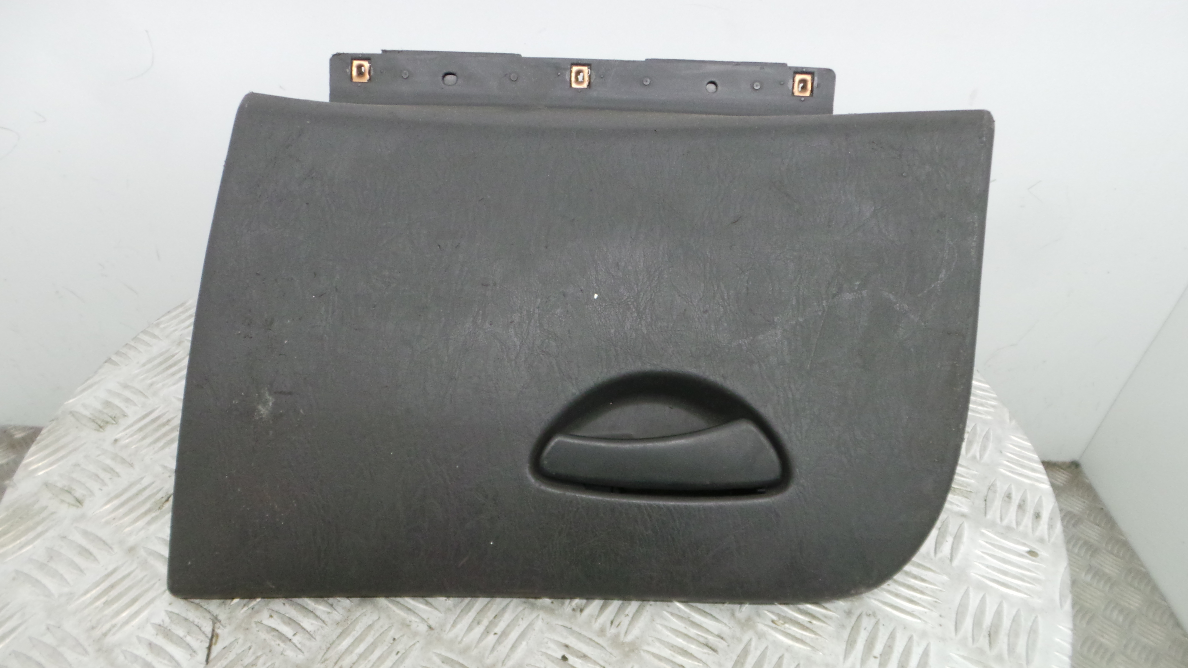 Porta Luvas  98AB-A06024-A - FORD FOCUS I (DAW, DBW)-33638367