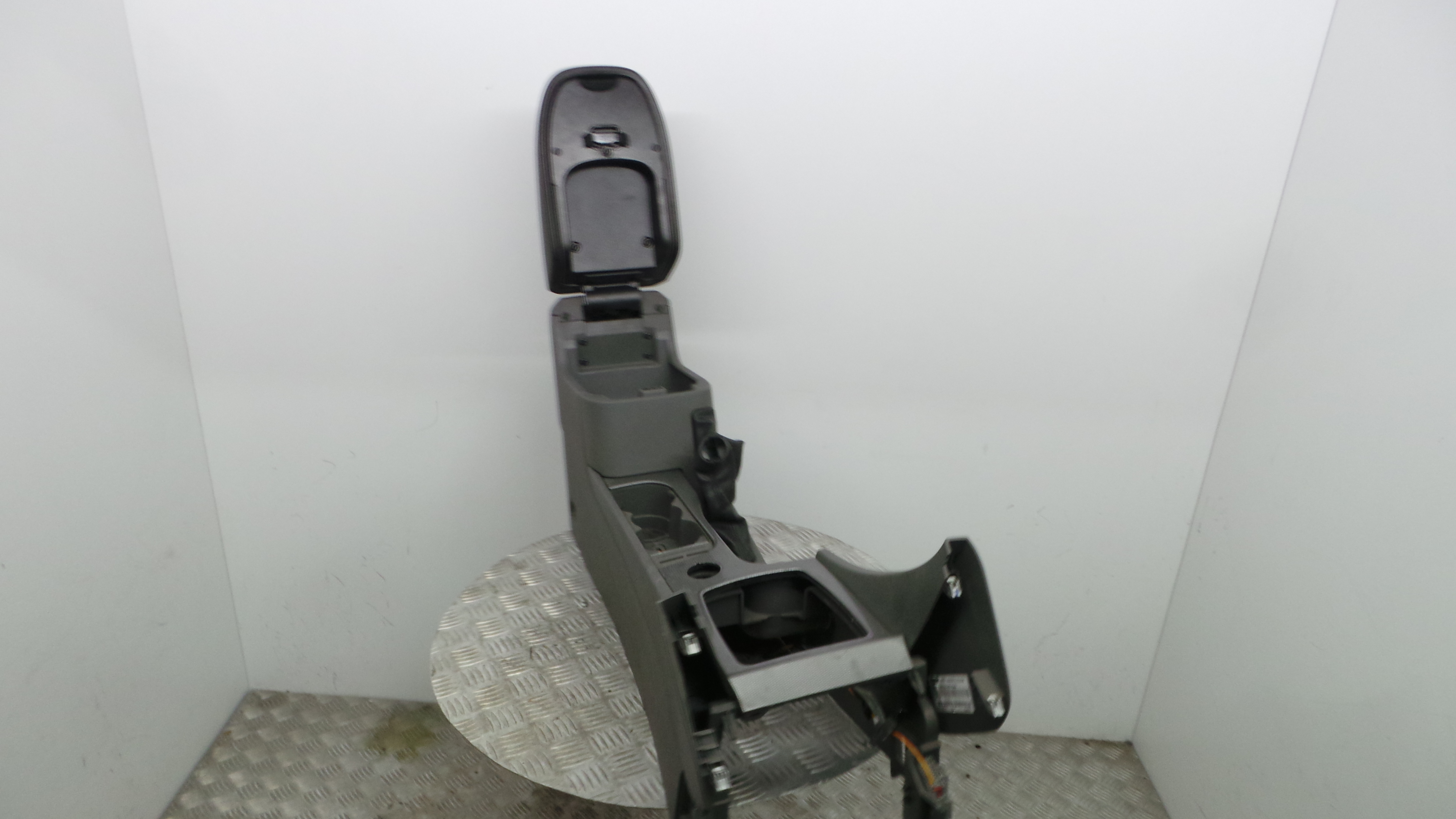 Apoio de Braço Central 8M51-A045M19-AC1E3E - FORD FOCUS II (DA_, HCP, DP)-33638398