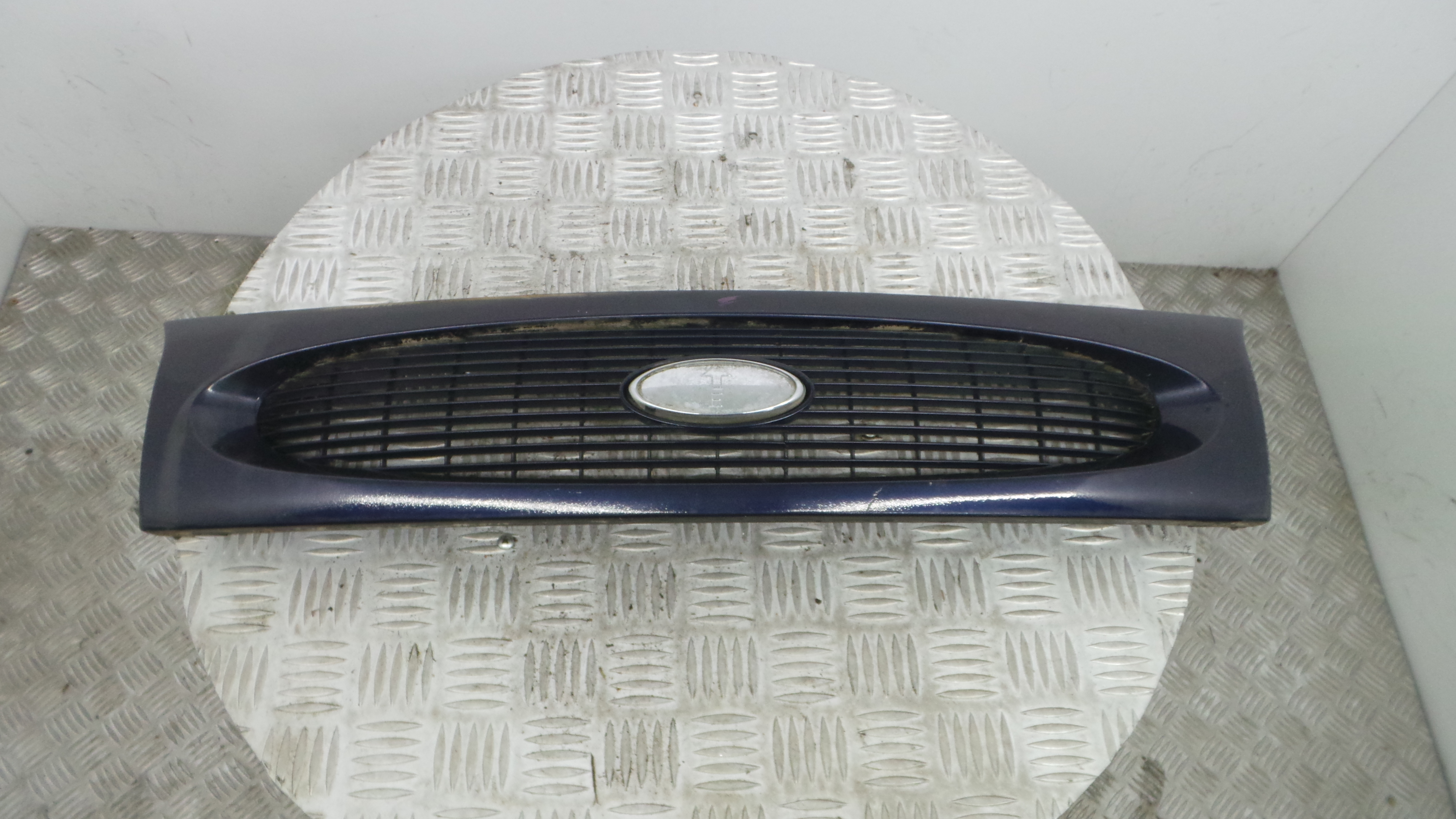 Grelha da Frente 96FB-8A133 - FORD FIESTA IV (JA_, JB_), FIESTA Mk IV (JA_, JB_)-33638423 Grelha da Frente 96FB-8A133 - FORD FIESTA IV (JA_, JB_), FIESTA Mk IV (JA_, JB_)-33638423