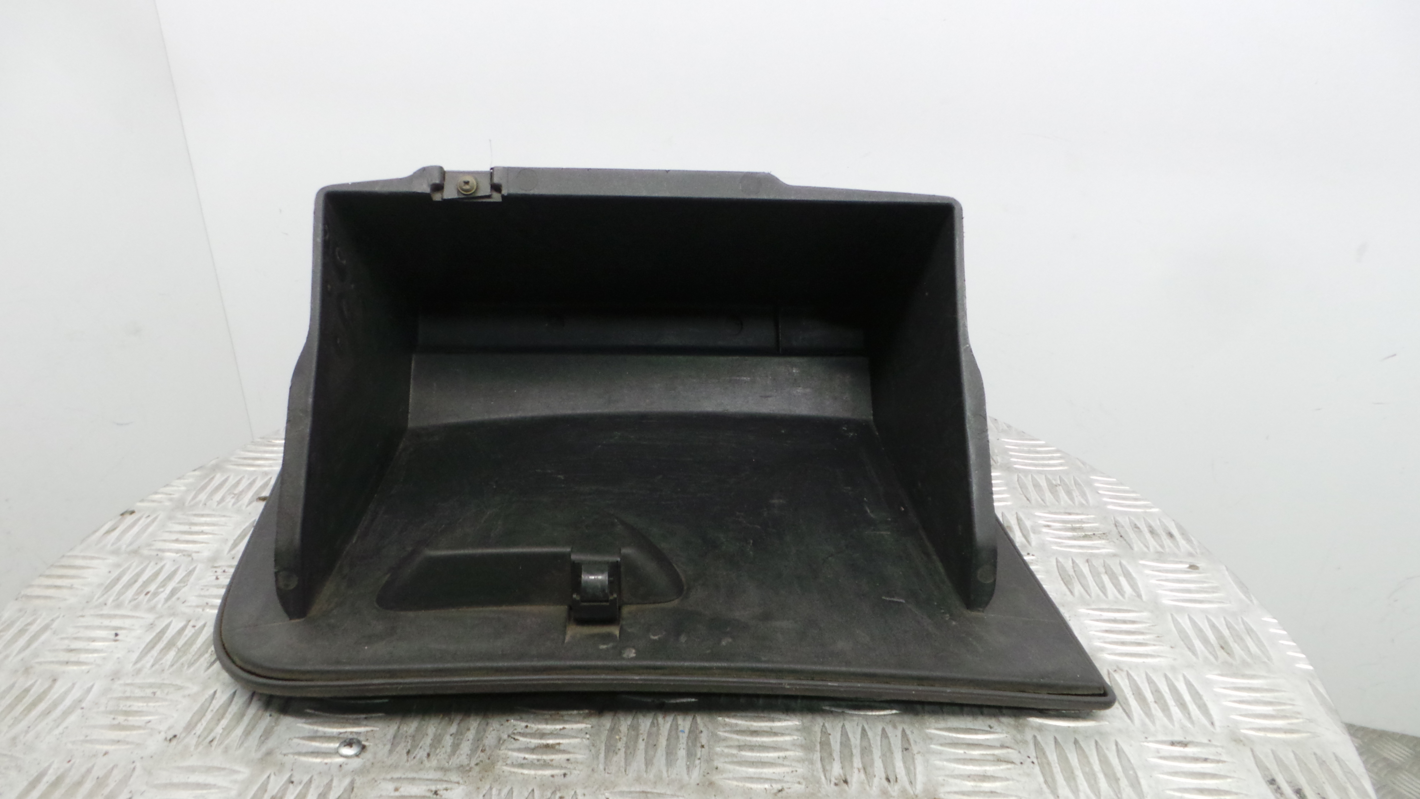 Porta Luvas  2M5X-A06024-AAW - FORD FOCUS I (DAW, DBW)-33638529