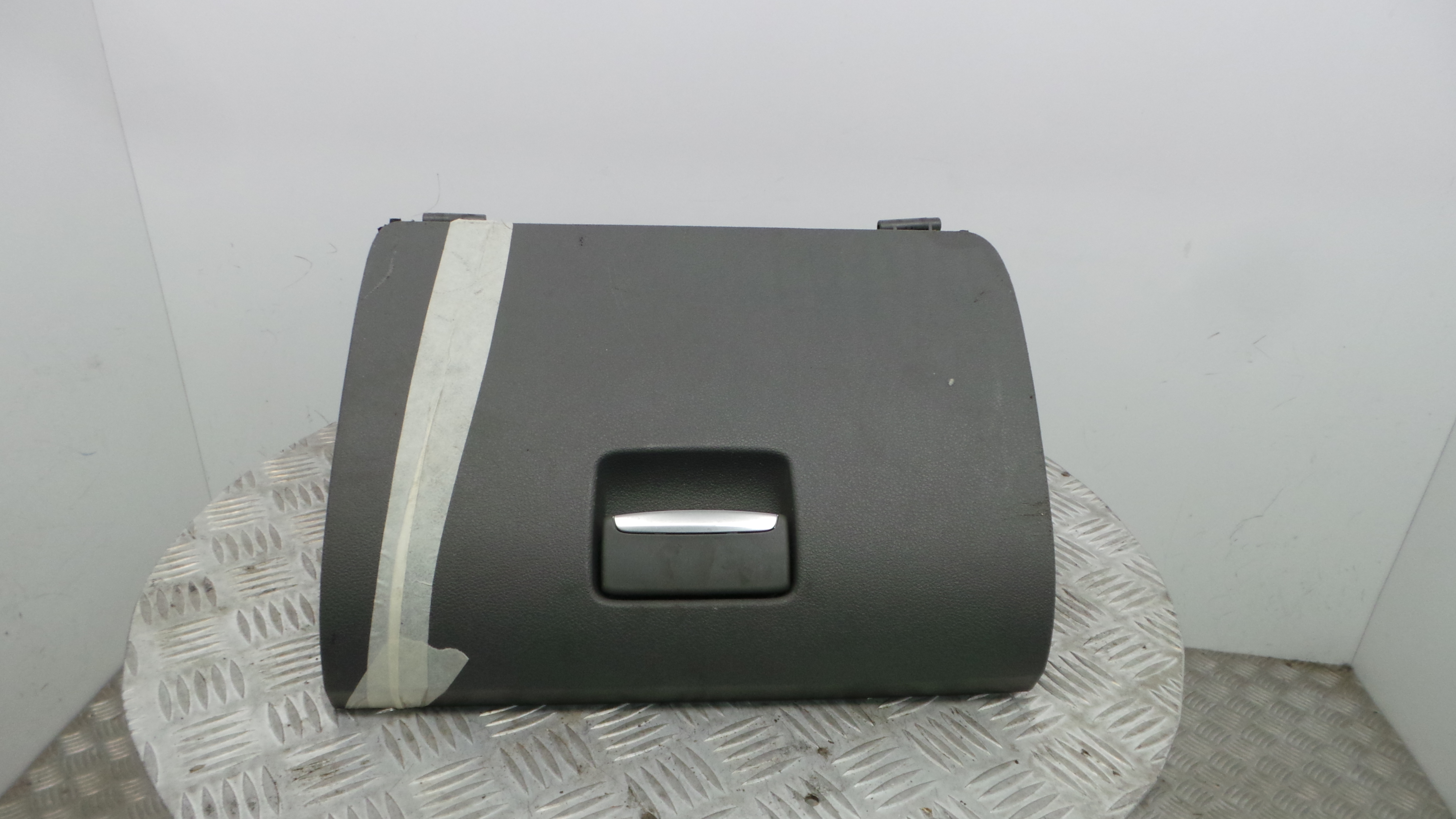 Porta Luvas 4M51-A06044-AEW - FORD FOCUS II (DA_, HCP, DP)-33638621 Porta Luvas 4M51-A06044-AEW - FORD FOCUS II (DA_, HCP, DP)-33638621