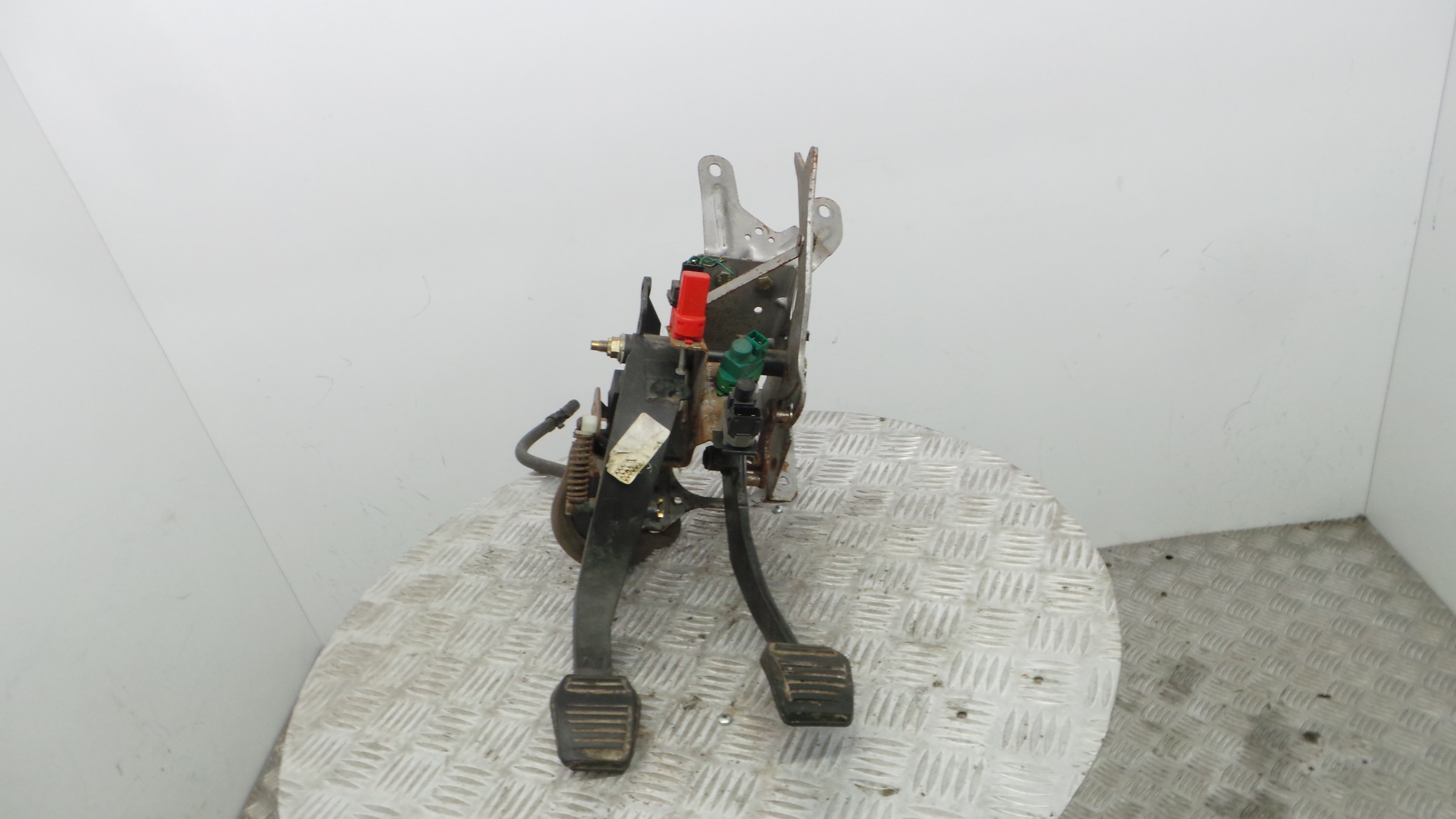 Pedal de Embraiagem 1S71-7520-AE - FORD MONDEO III (B5Y)-33638690