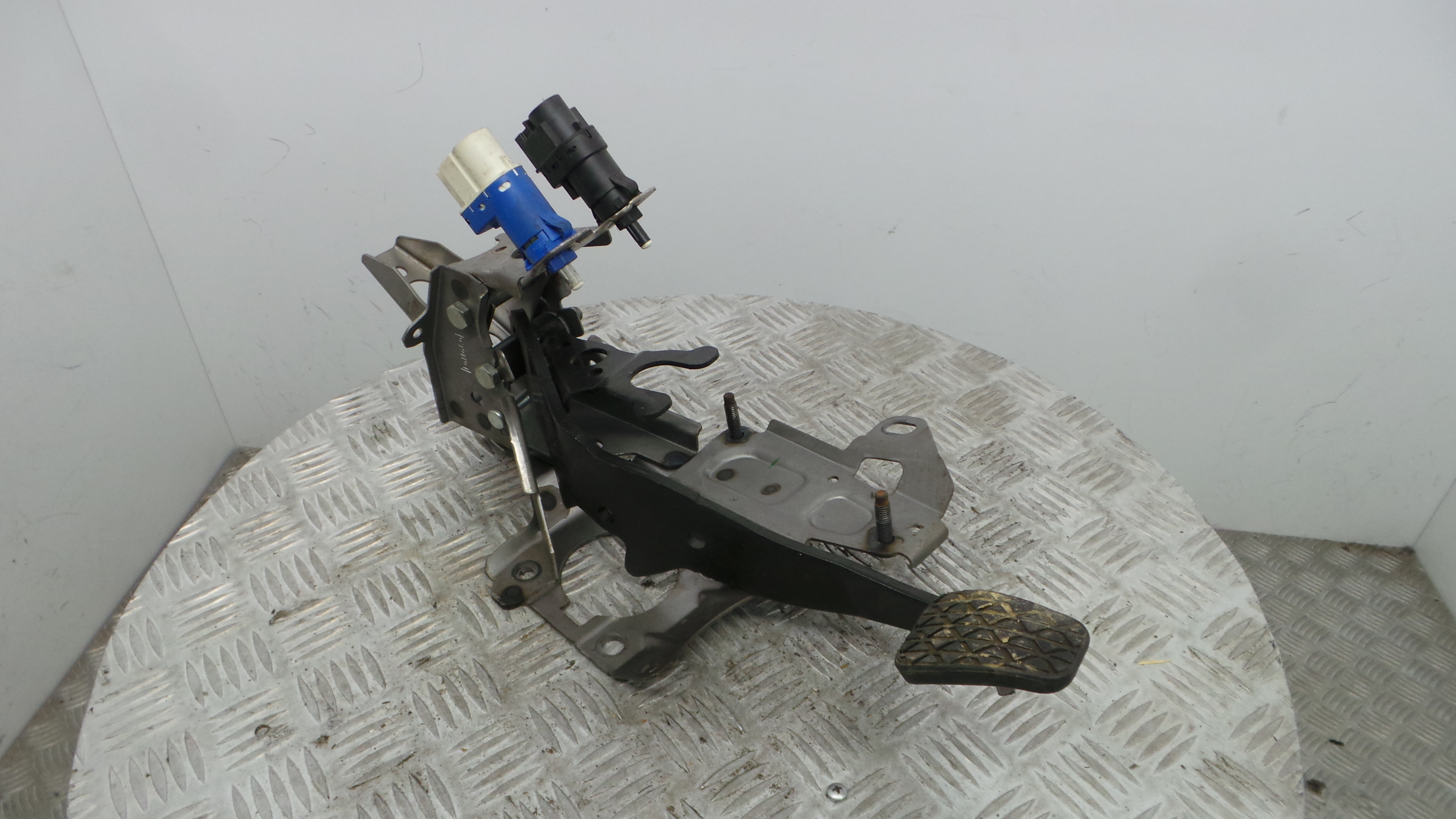 Pedal do Travão 8V51-2450-AG - FORD FIESTA VI (CB1, CCN)-33638697