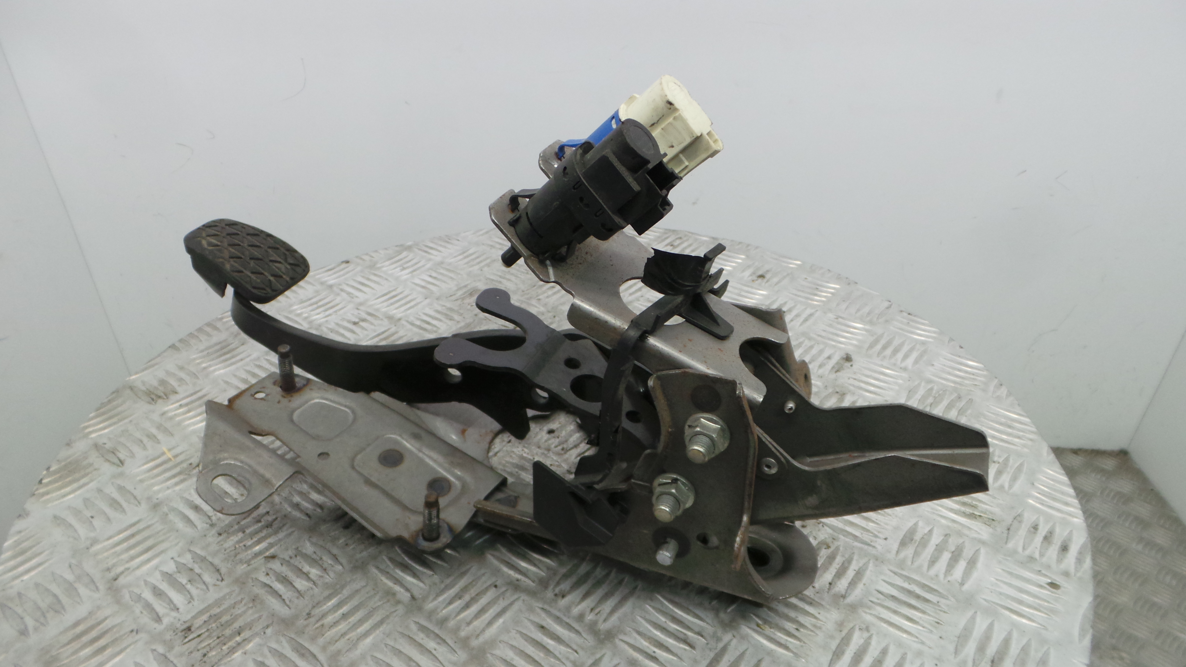 Pedal do Travão 8V51-2450-AG - FORD FIESTA VI (CB1, CCN)-33638729