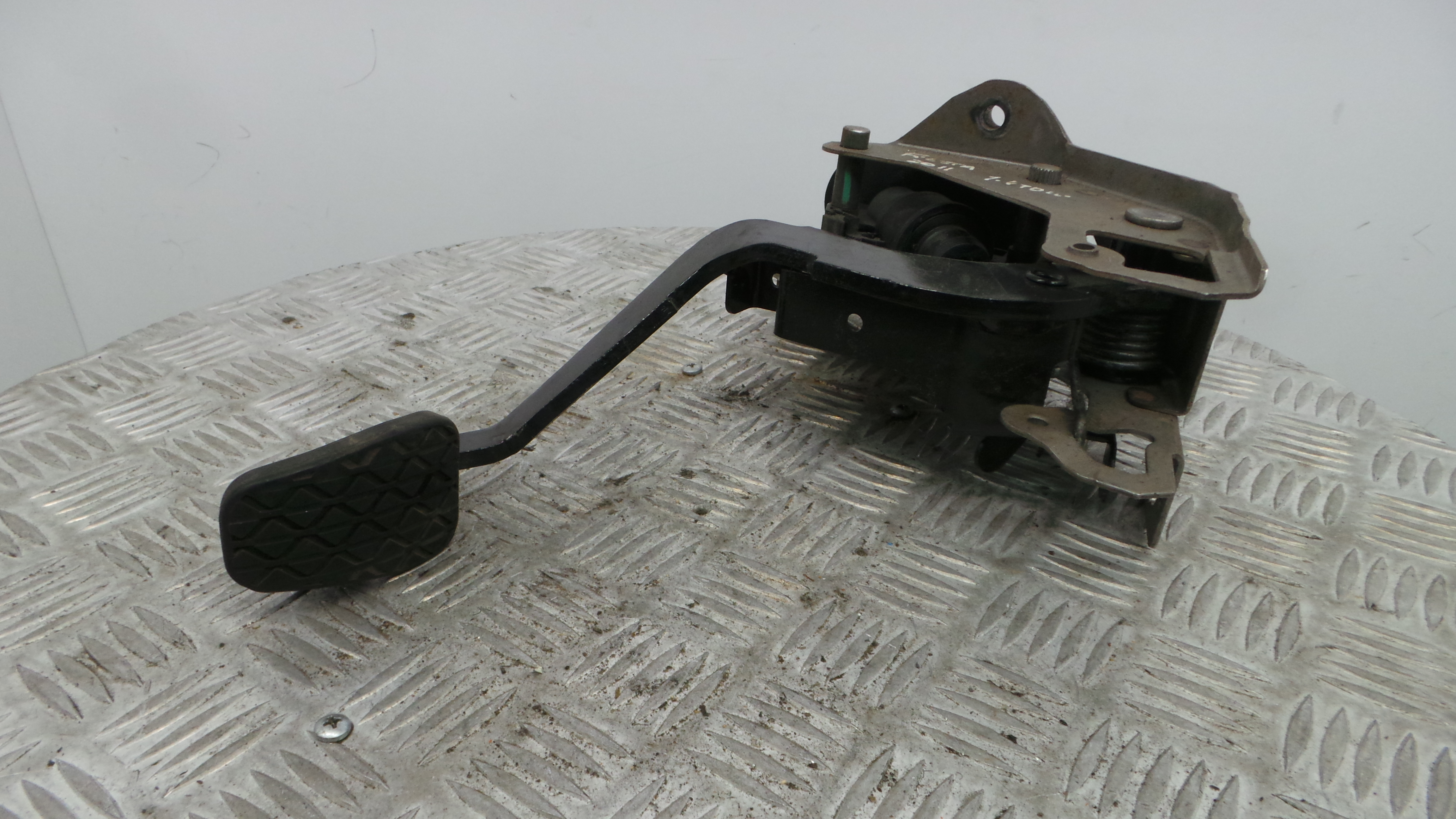 Pedal de Embraiagem 8V51-7519-AF - FORD FIESTA VI (CB1, CCN)-33638732