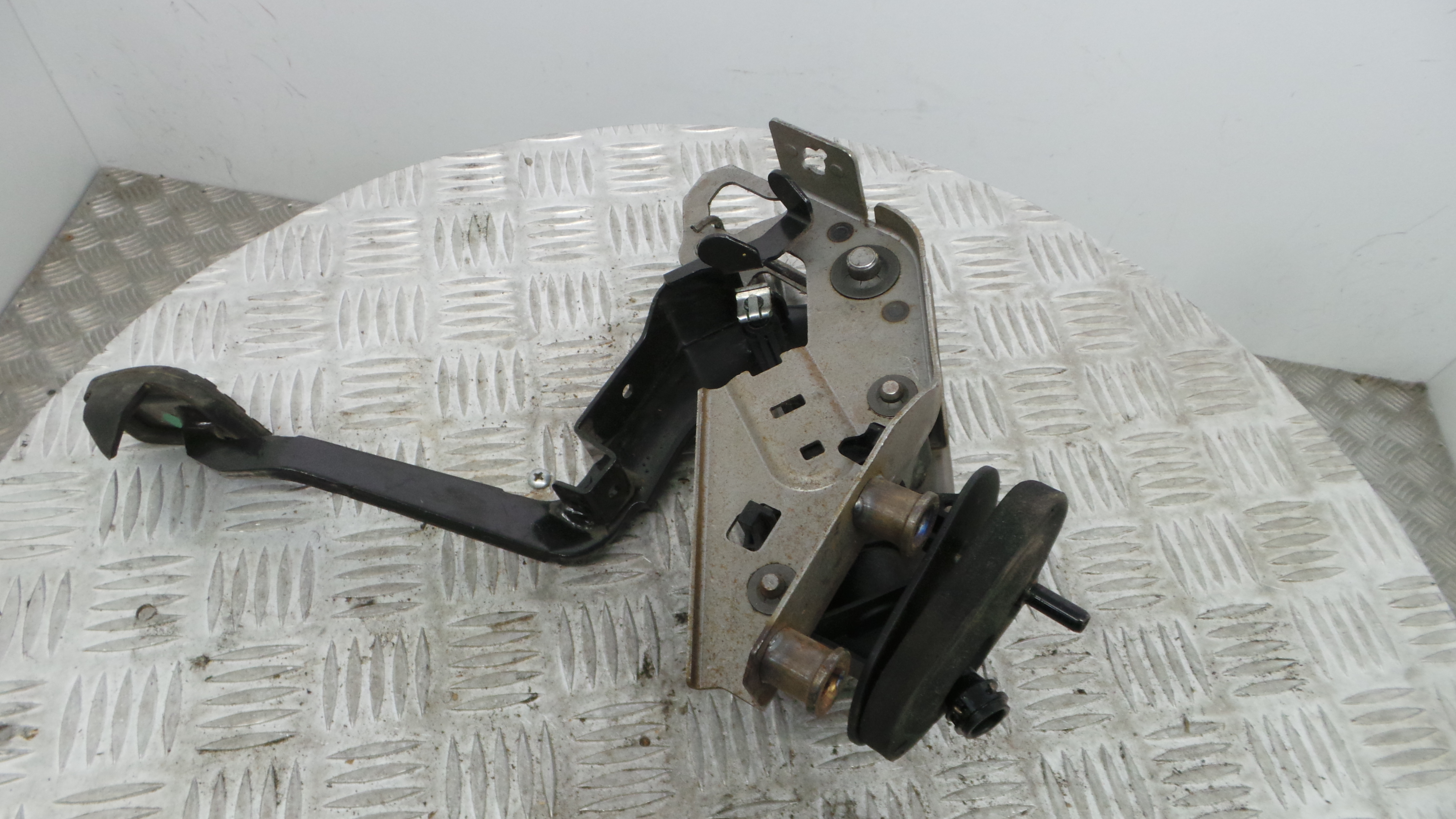 Pedal de Embraiagem 8V51-7519-AF - FORD FIESTA VI (CB1, CCN)-33638732
