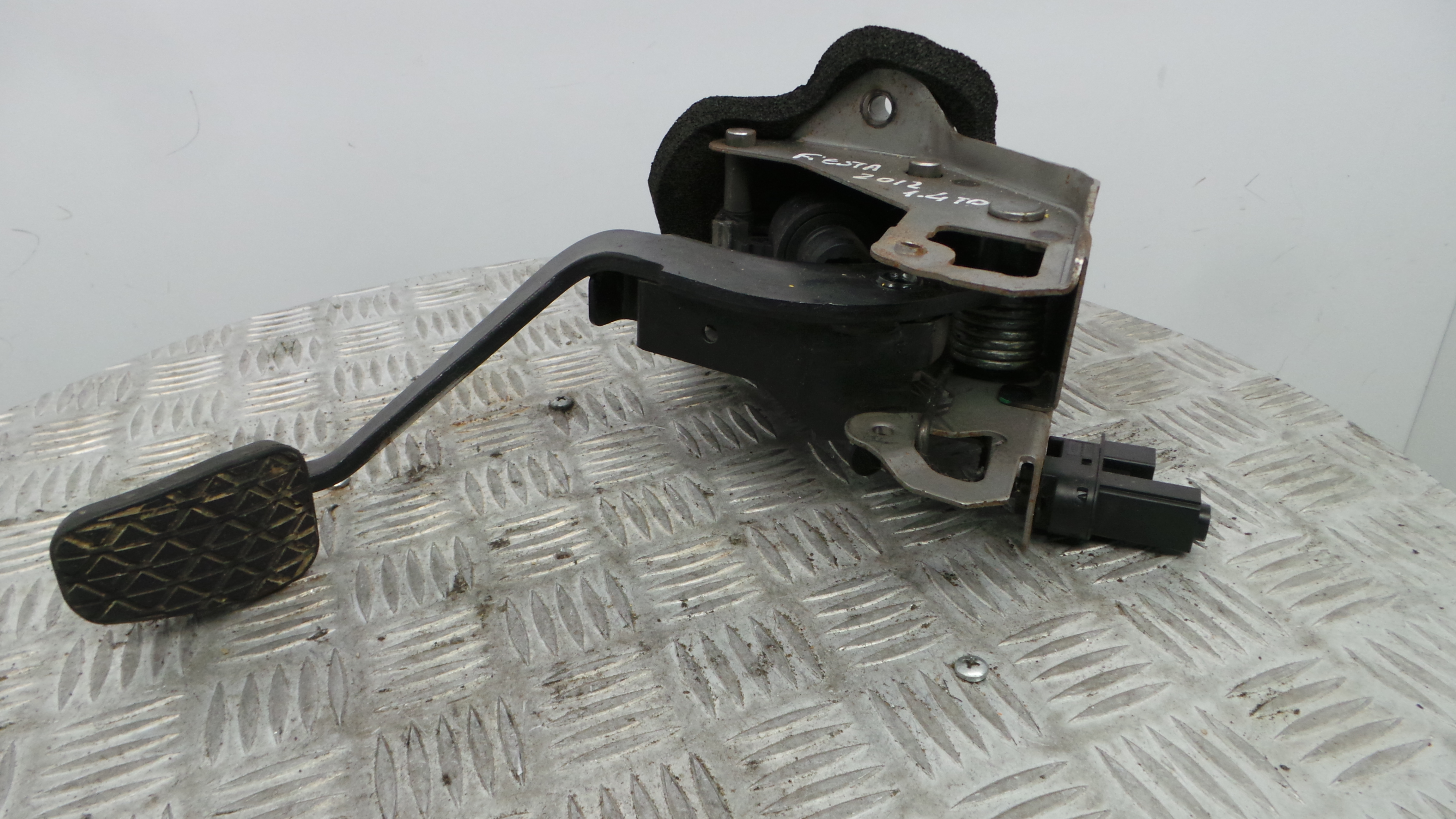 Pedal de Embraiagem AP31-7519-AB - FORD FIESTA VI (CB1, CCN)-33638744