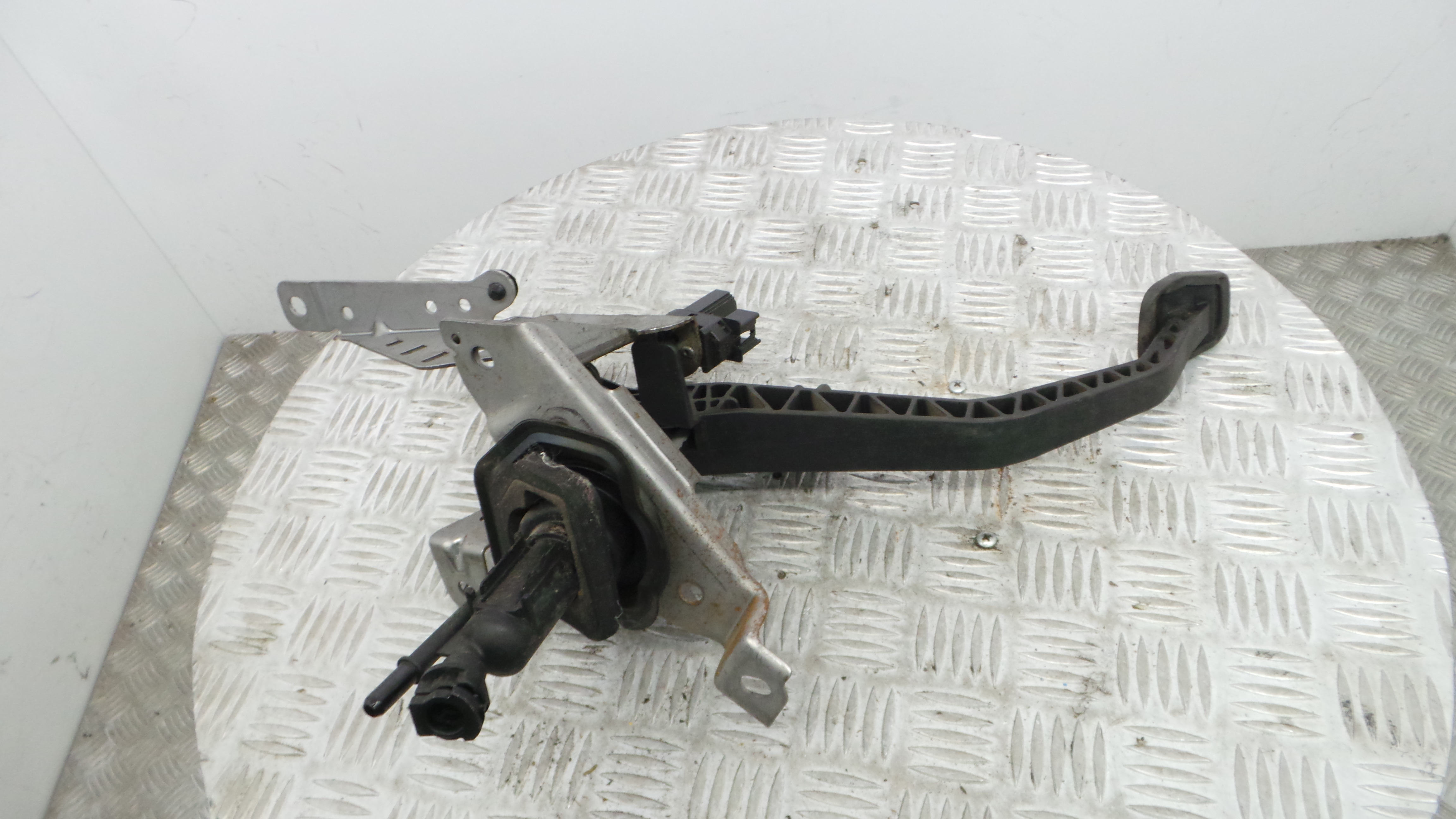 Pedal de Embraiagem 3M51-7B633-XG - FORD C-MAX (DM2)-33638760