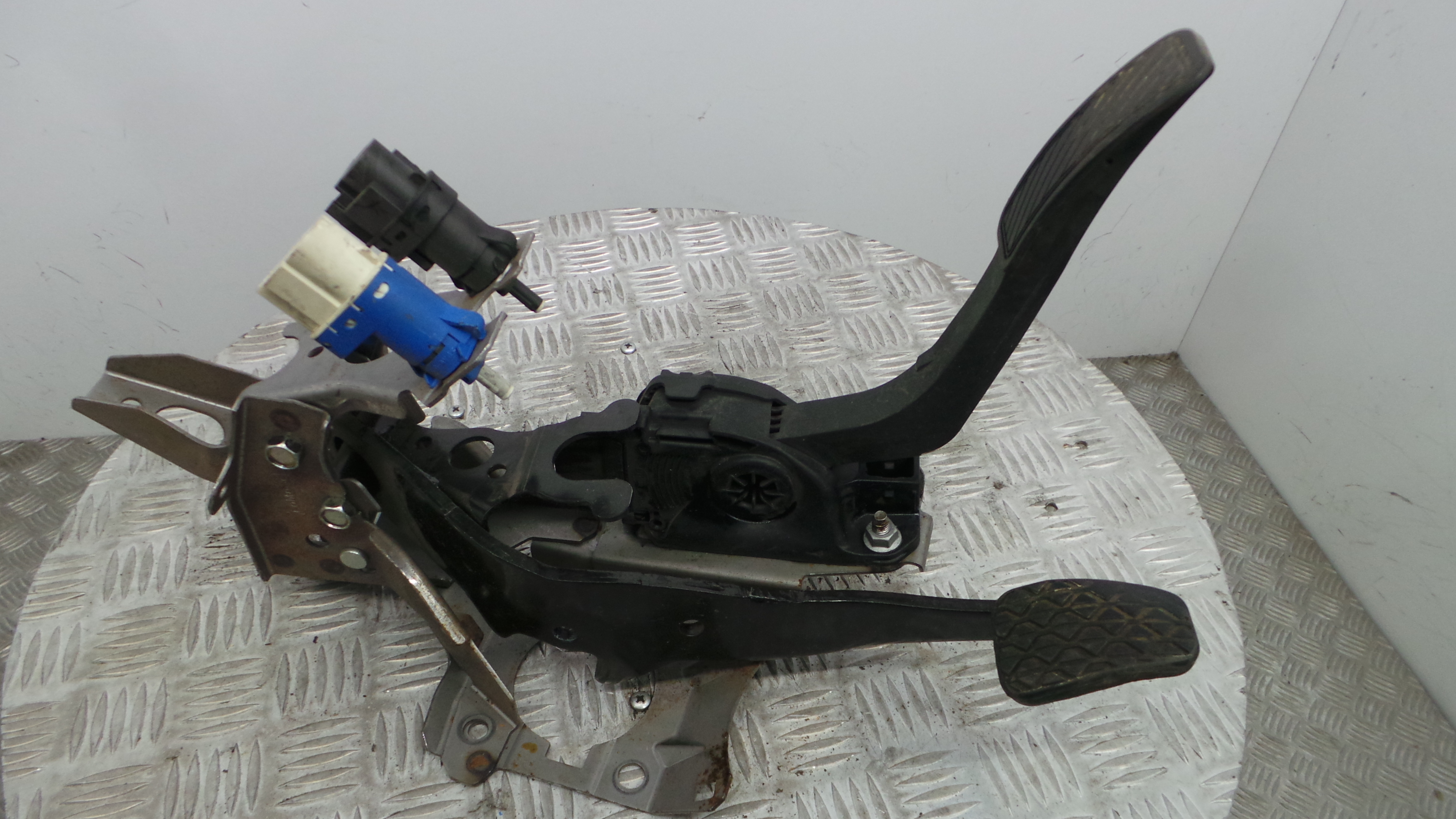 Pedal do Travão 8V51-2450-AF - FORD FIESTA VI (CB1, CCN)-33638765