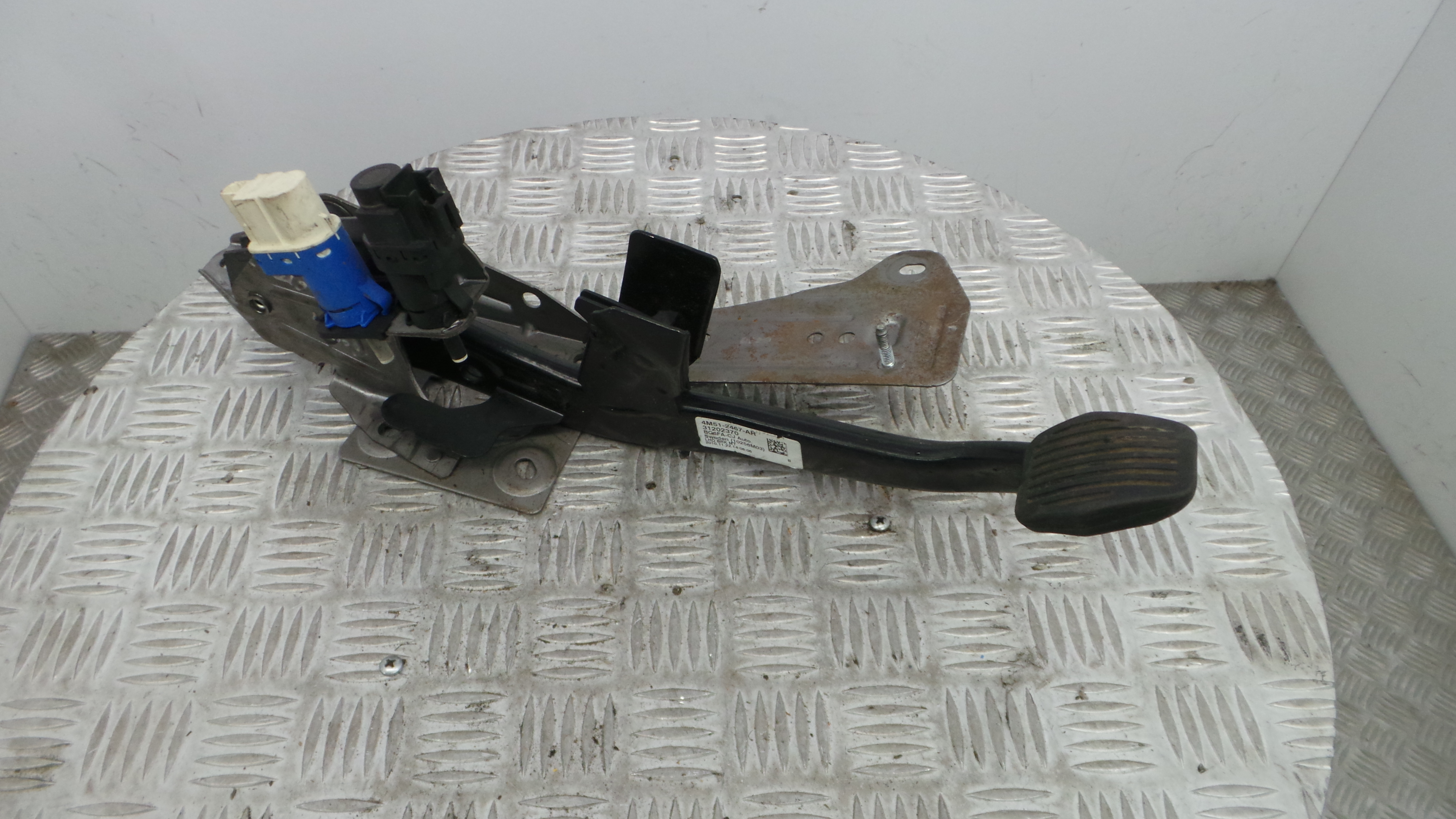 Pedal do Travão 4M51-2467-AR - FORD FOCUS III-33638794 Pedal do Travão 4M51-2467-AR - FORD FOCUS III-33638794