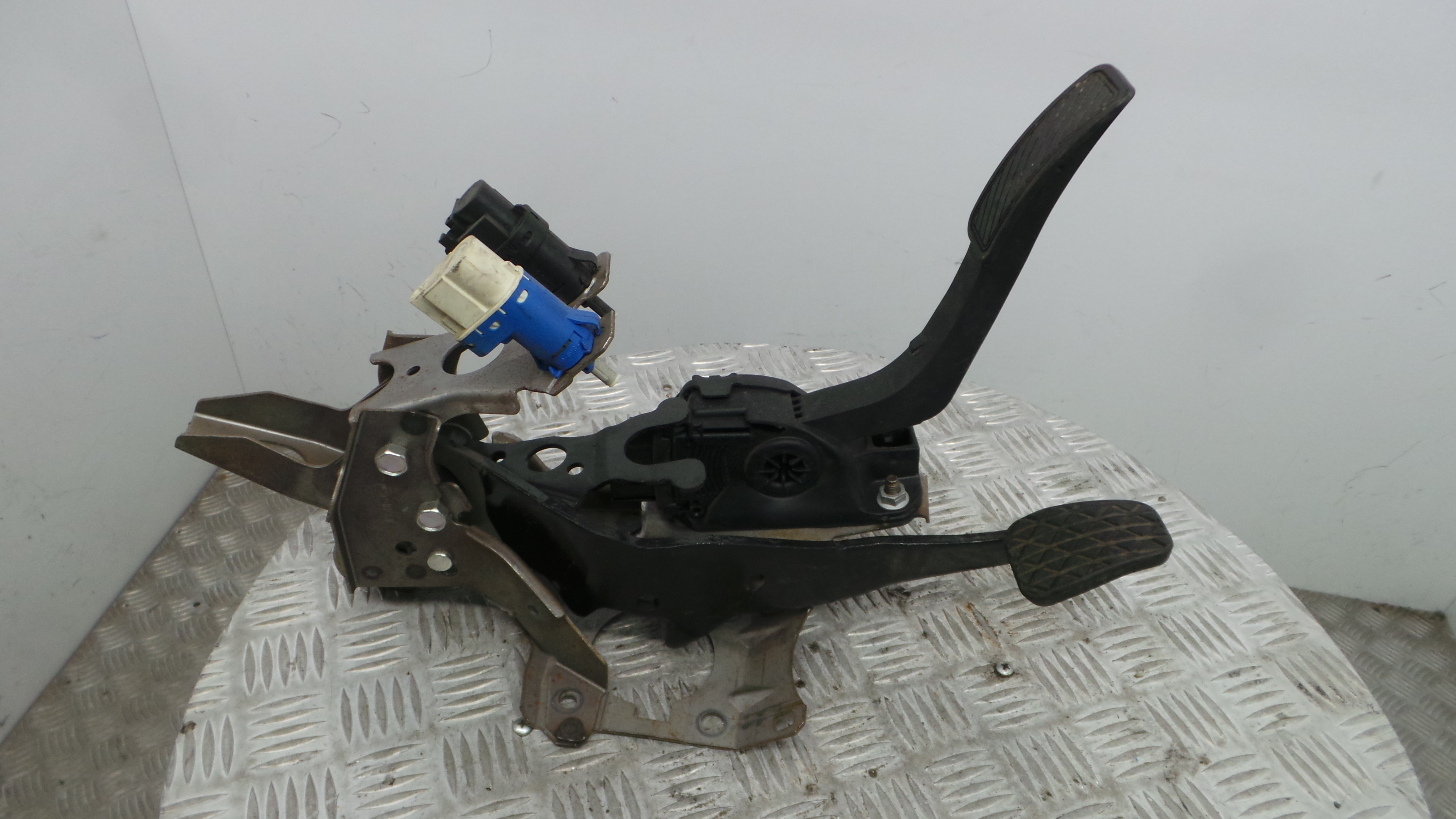 Pedal do Travão 8V51-2450-AF - FORD FIESTA VI (CB1, CCN)-33638923