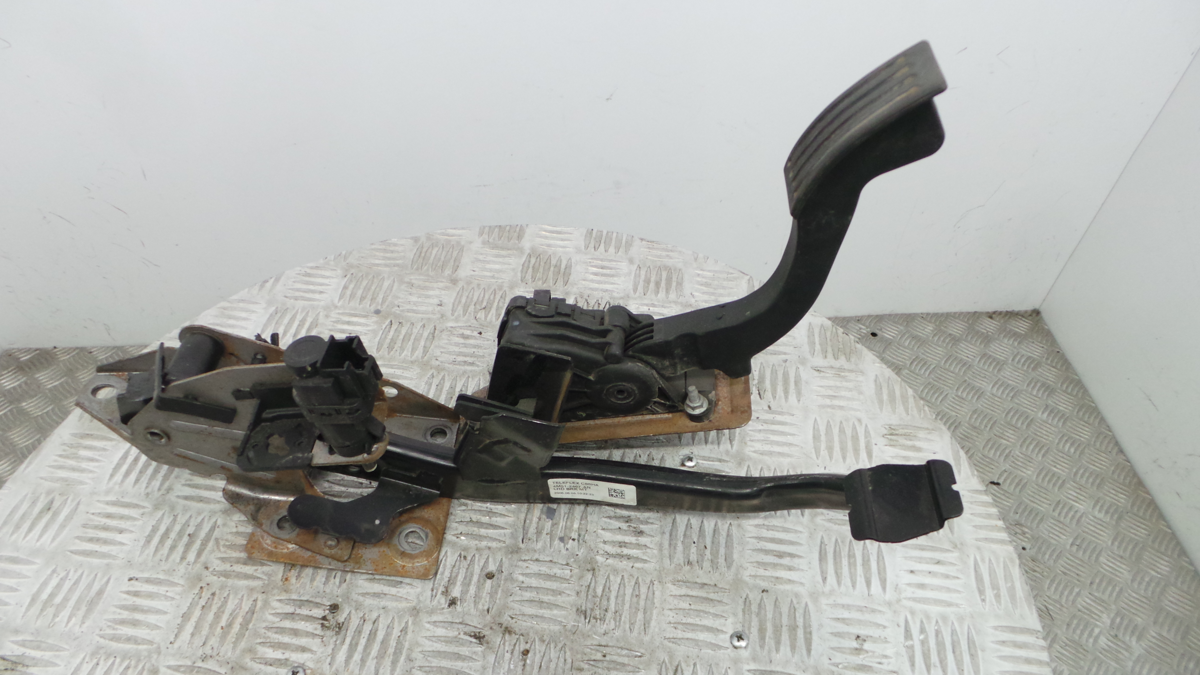 Pedal do Travão 4M51-2467-AN - FORD FOCUS II (DA_, HCP, DP)-33638947