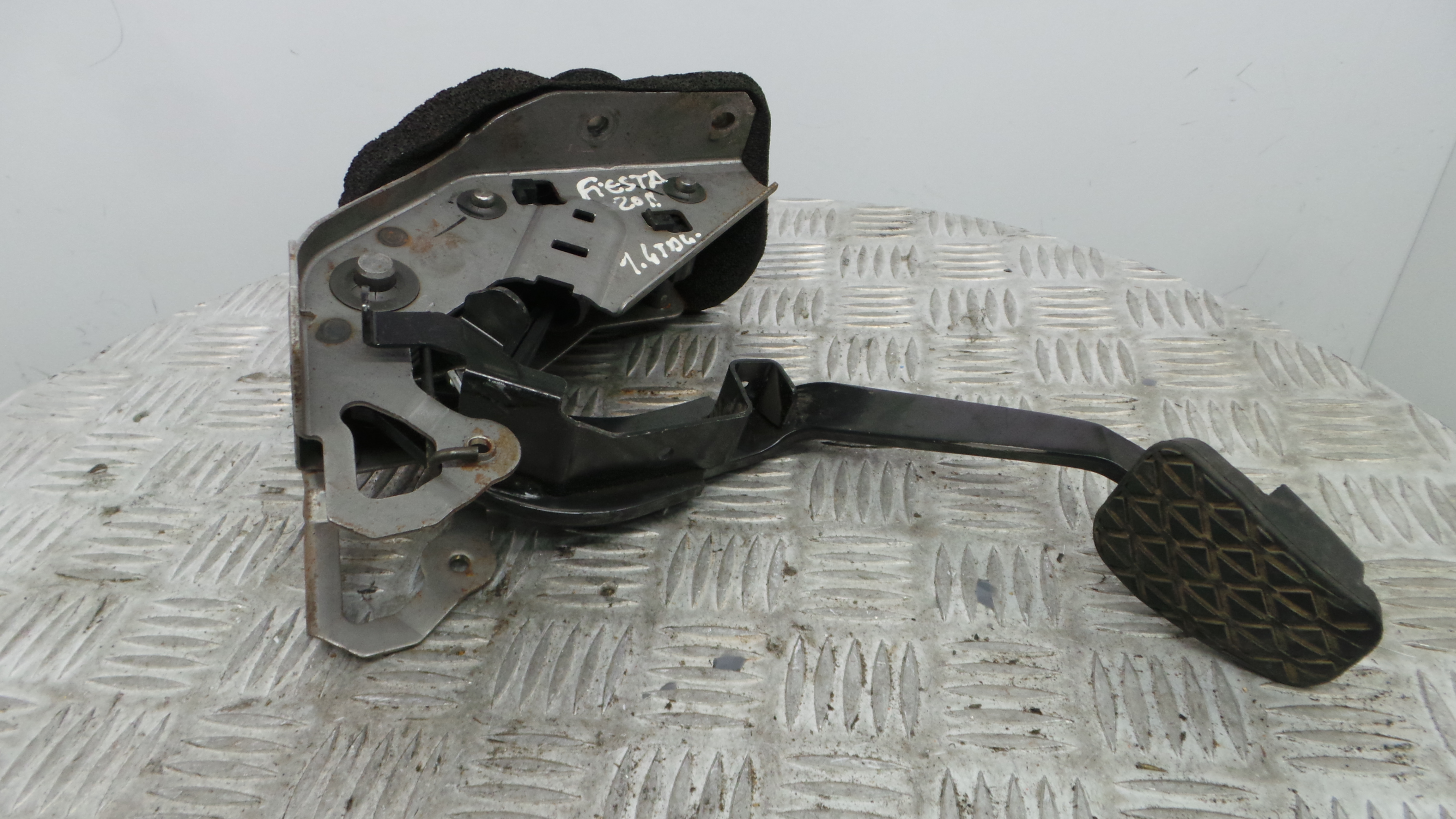 Pedal de Embraiagem AP31-7519-AA - FORD FIESTA VI (CB1, CCN)-33638951 Pedal de Embraiagem AP31-7519-AA - FORD FIESTA VI (CB1, CCN)-33638951