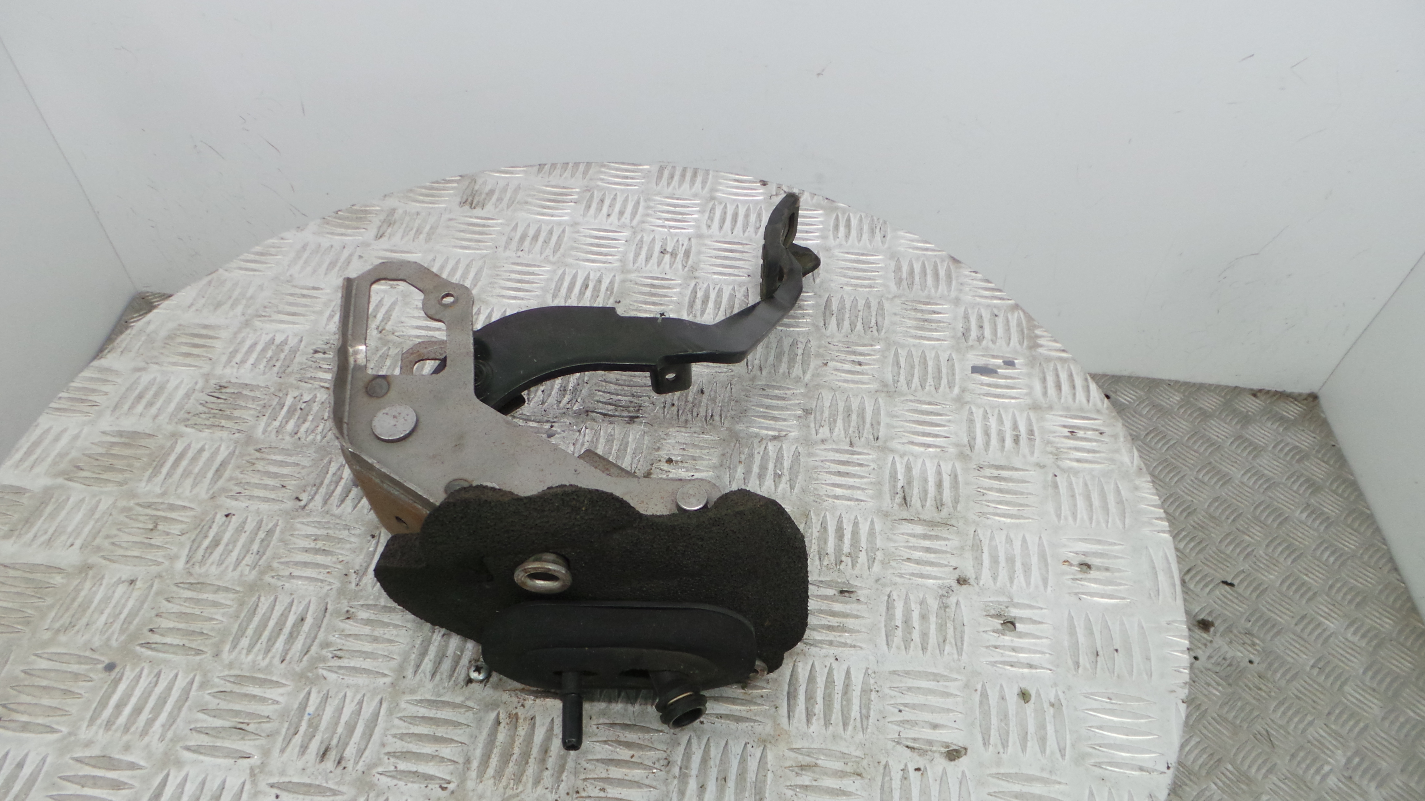 Pedal de Embraiagem AP31-7519-AA - FORD FIESTA VI (CB1, CCN)-33638954