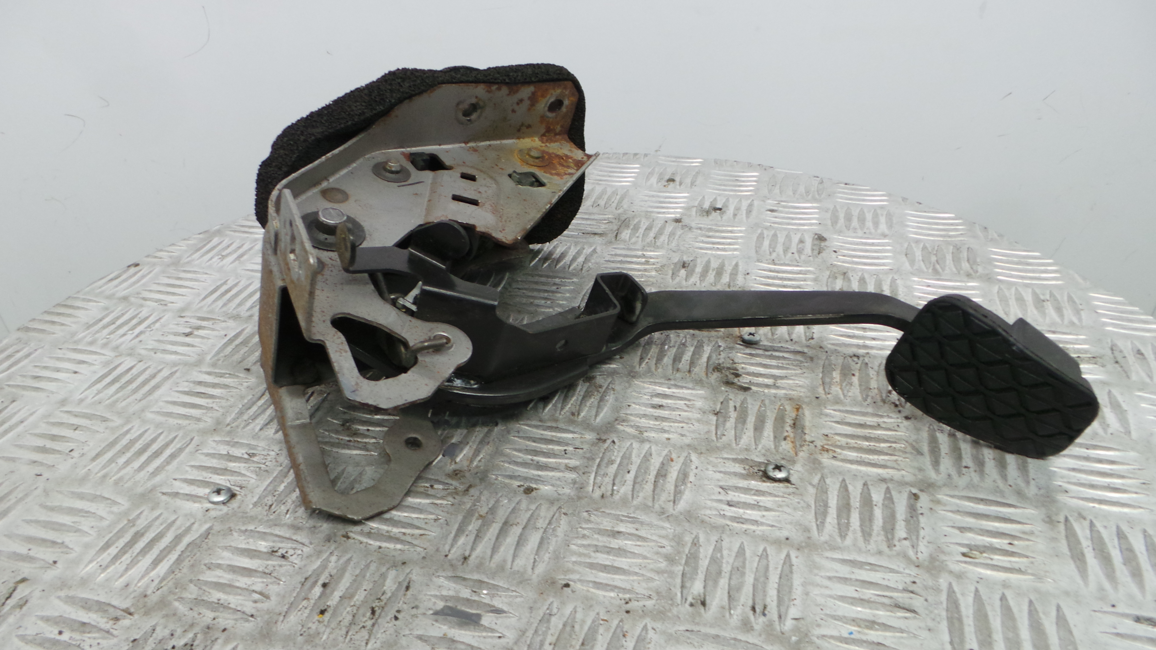 Pedal de Embraiagem AP31-7519-AA - FORD FIESTA VI (CB1, CCN)-33638964