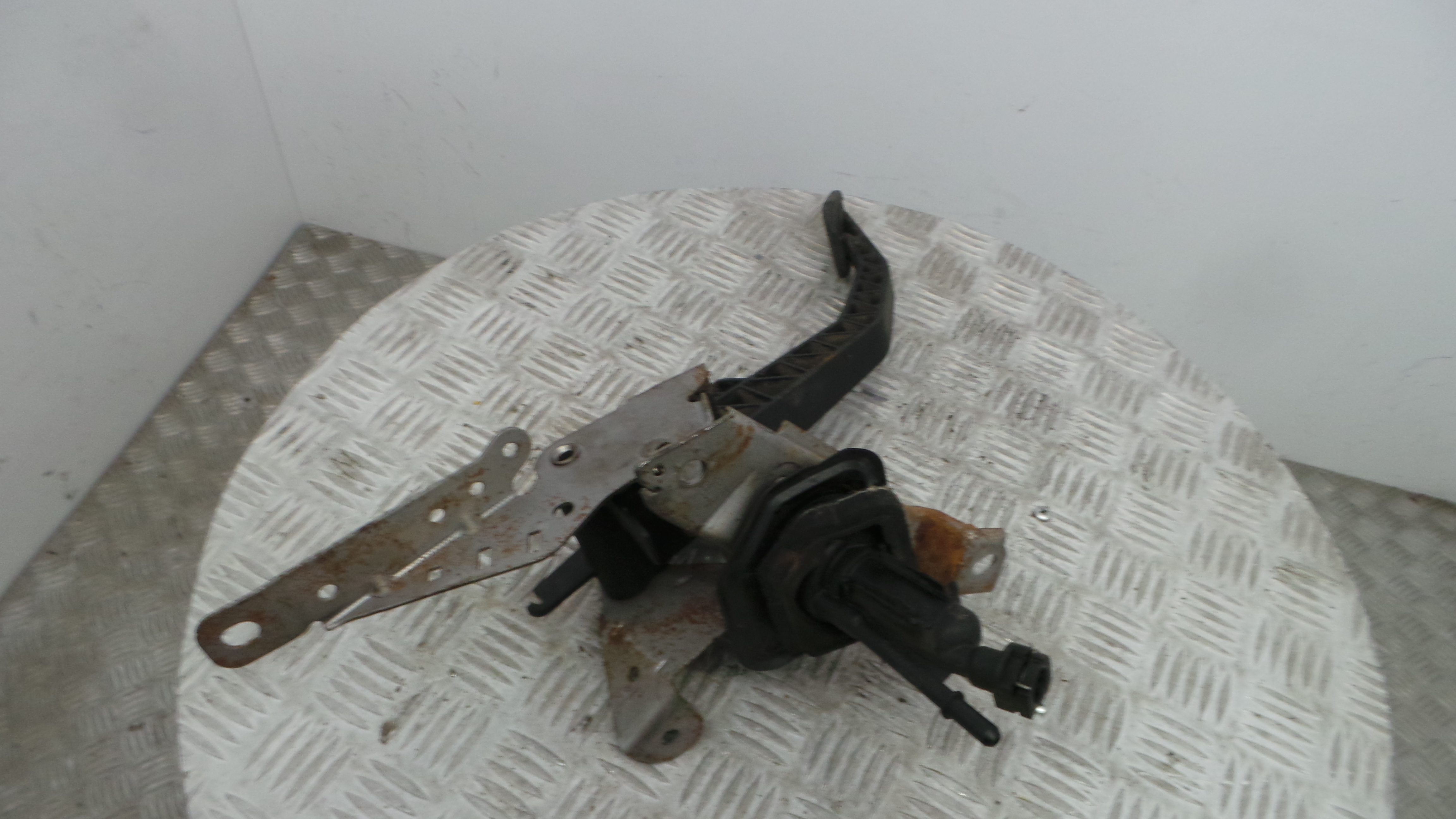 Pedal de Embraiagem 4M51-7B633-EL - FORD FOCUS II (DA_, HCP, DP)-33638967