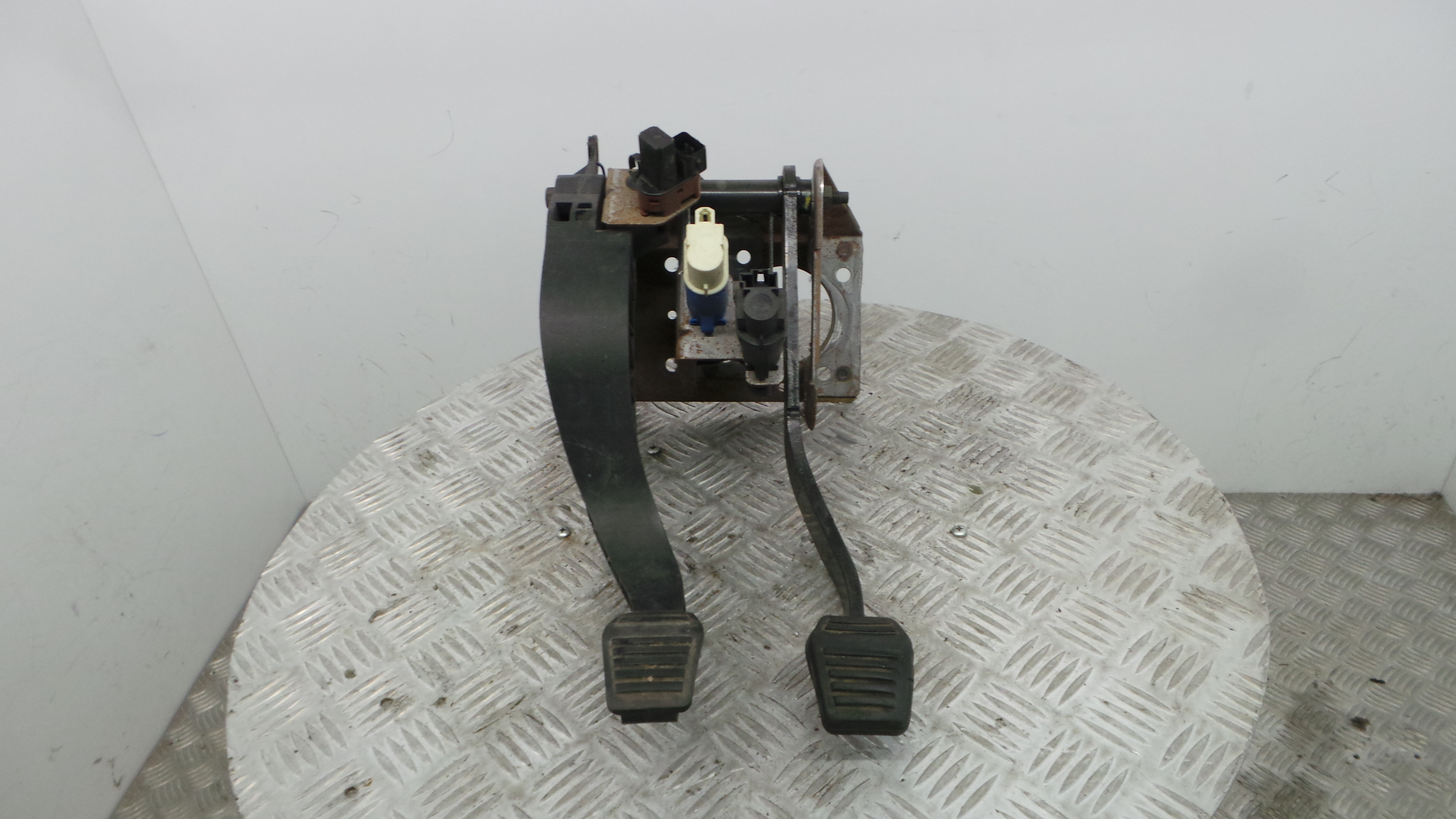 Pedal de Embraiagem 2S61-7A543-AC - FORD FIESTA VI (CB1, CCN)-33638977