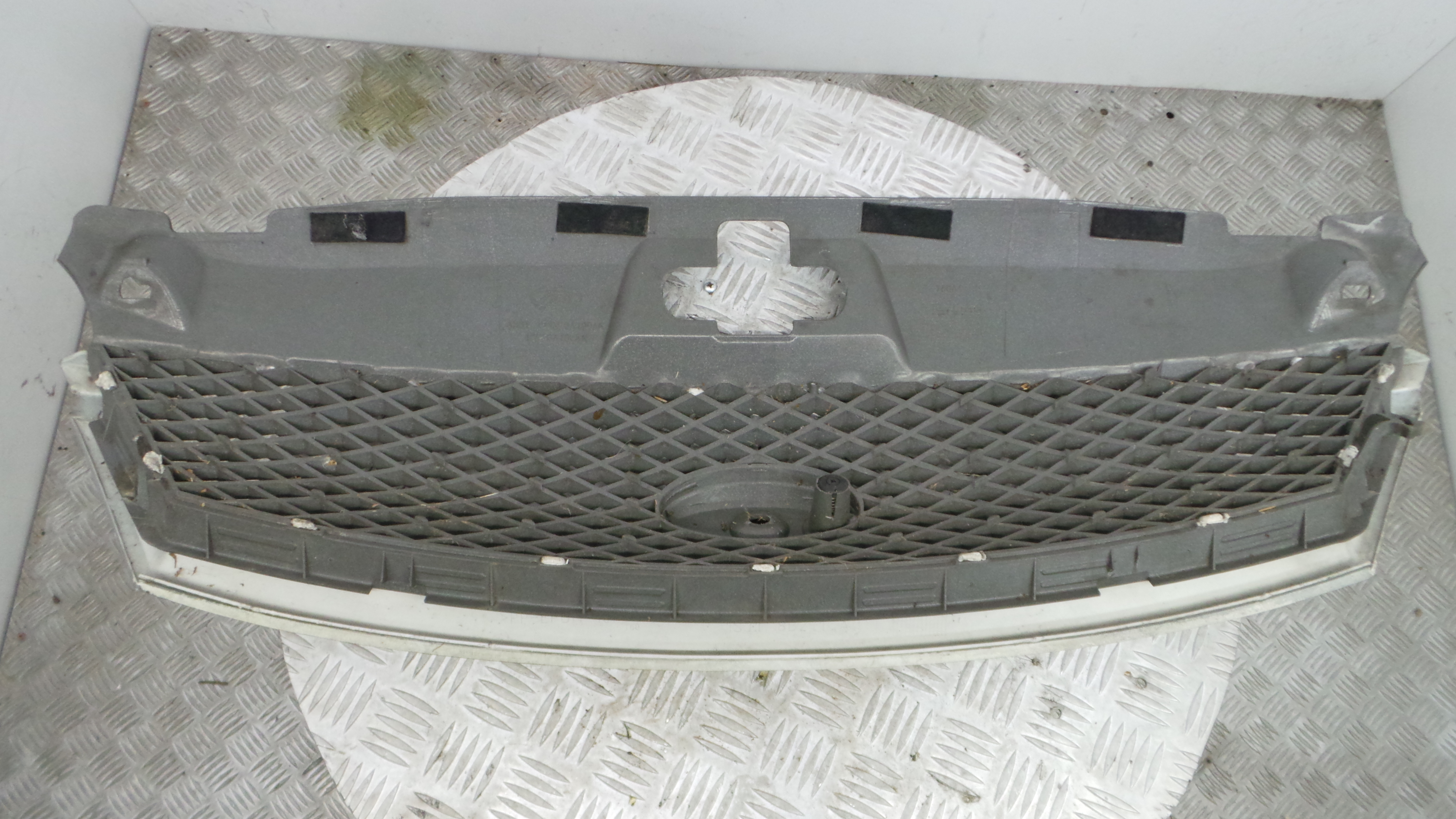 Grelha da Frente 1S7X-8A100-AK - FORD MONDEO III (B5Y)-33639047