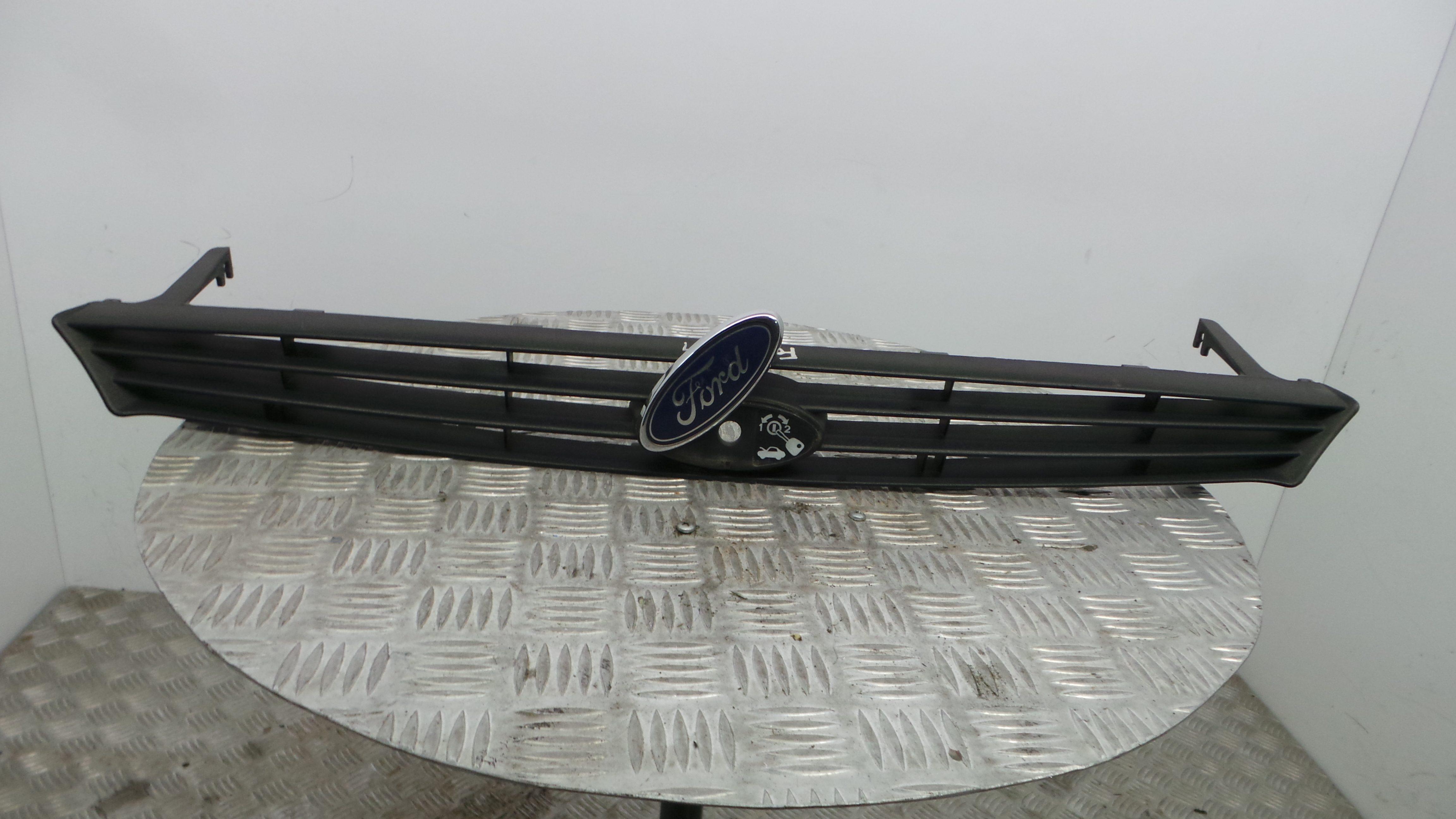 Grelha da Frente 98AB-8200-AHW - FORD FOCUS I (DAW, DBW)-33639065