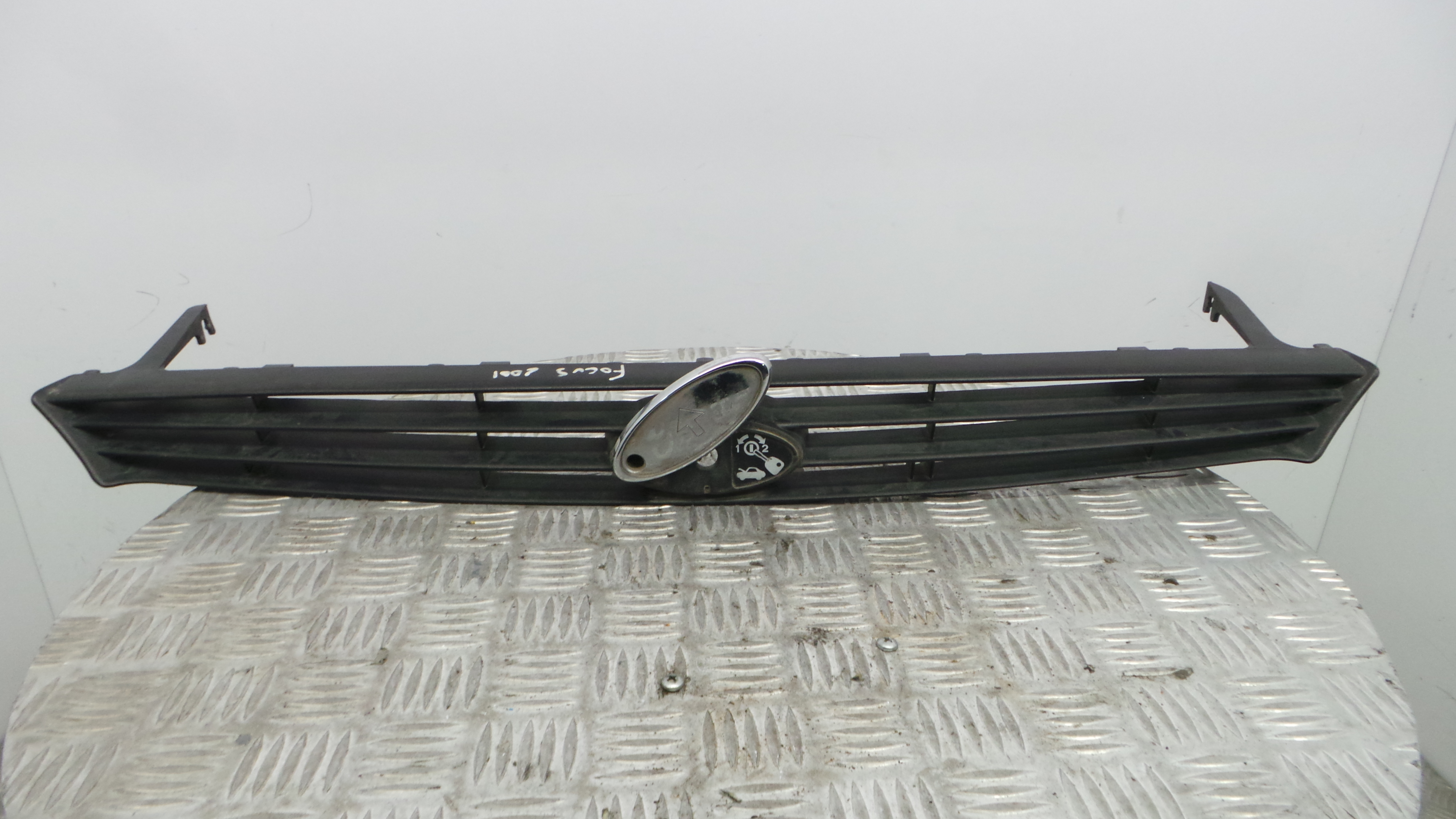 Grelha da Frente 98AB-8200-AKW - FORD FOCUS I (DAW, DBW)-33639068