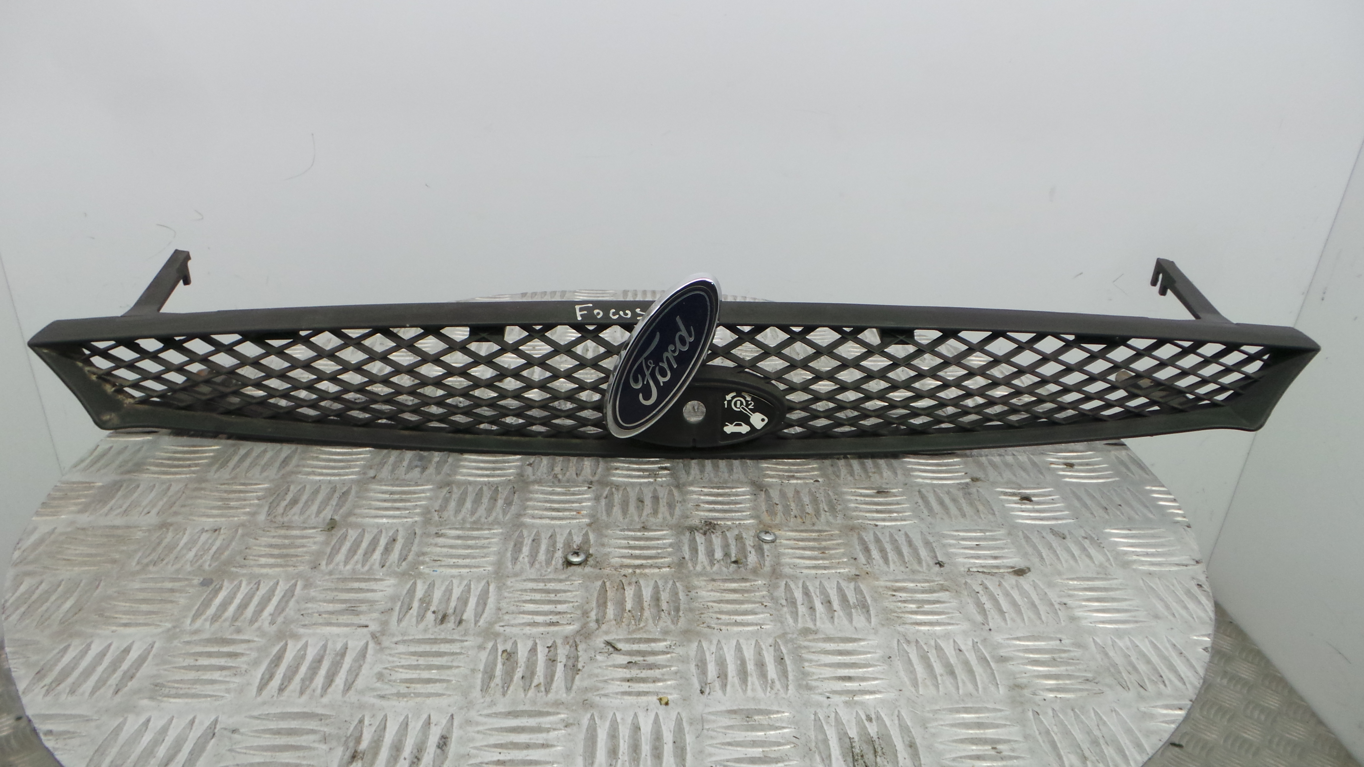 Grelha da Frente  - FORD FOCUS I (DAW, DBW)-33639071
