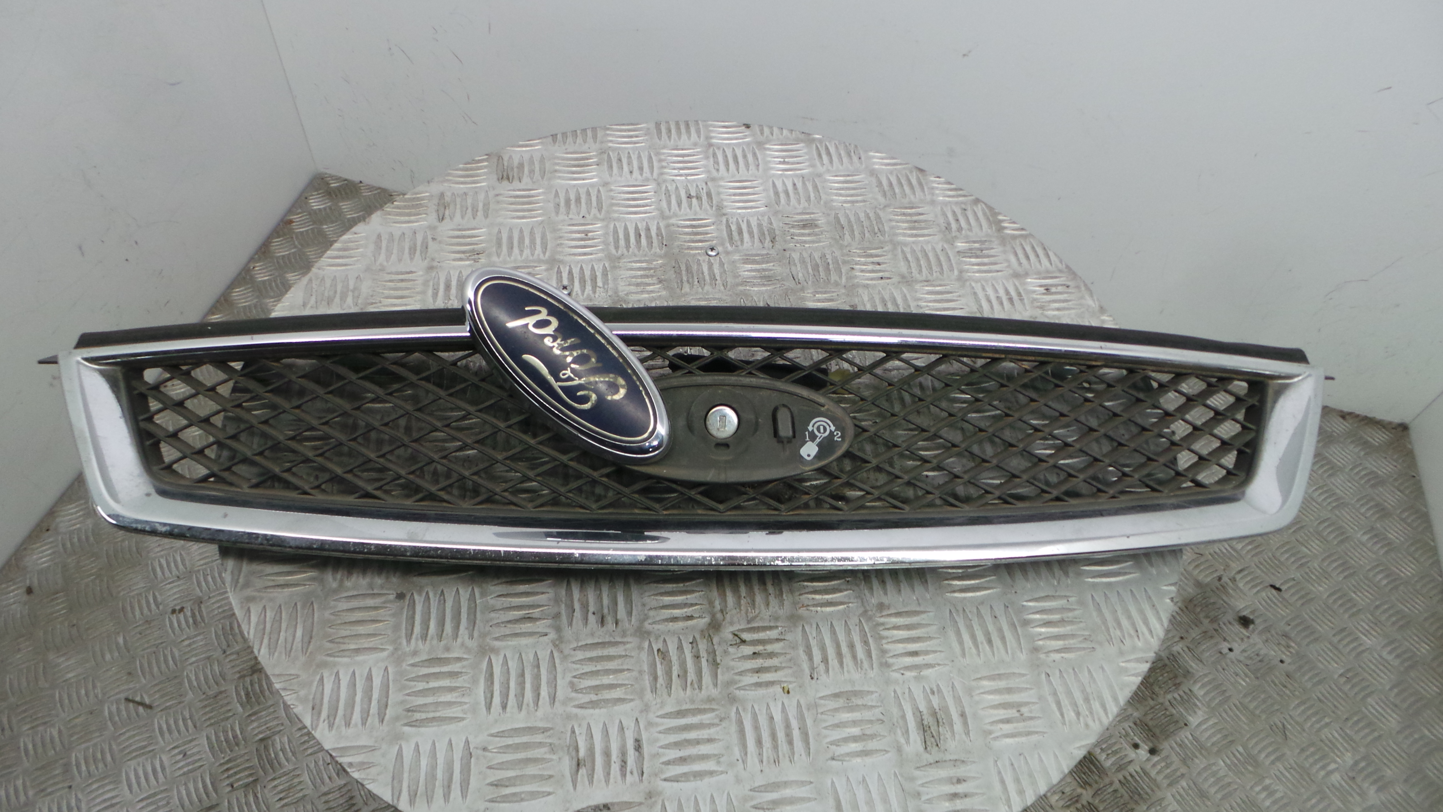 Grelha da Frente 4M51-8C436-BC - FORD FOCUS II (DA_, HCP, DP)-33639073