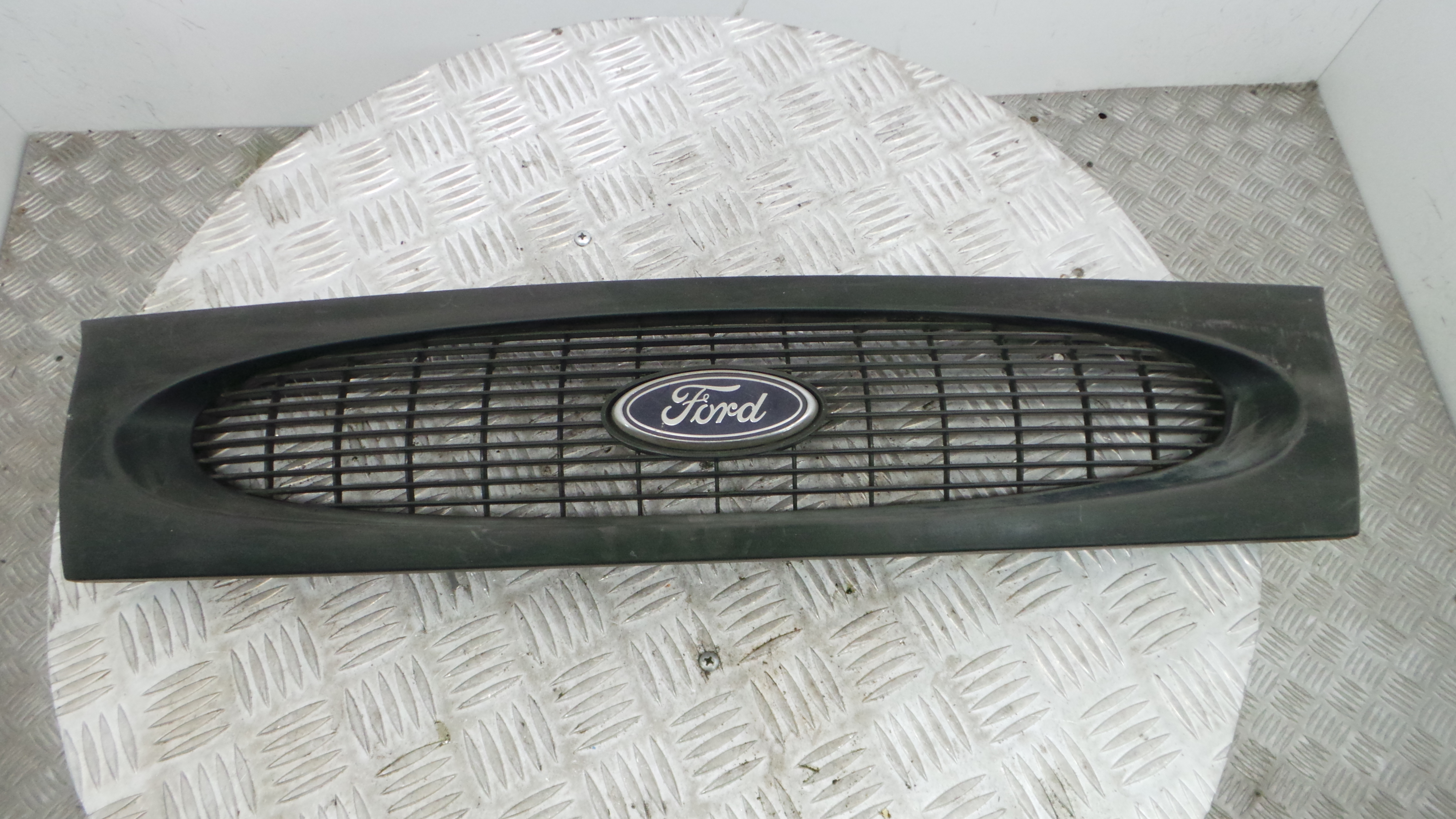Grelha da Frente 96FB-8200-ACW - FORD FIESTA IV (JA_, JB_), FIESTA Mk IV (JA_, JB_)-33639077
