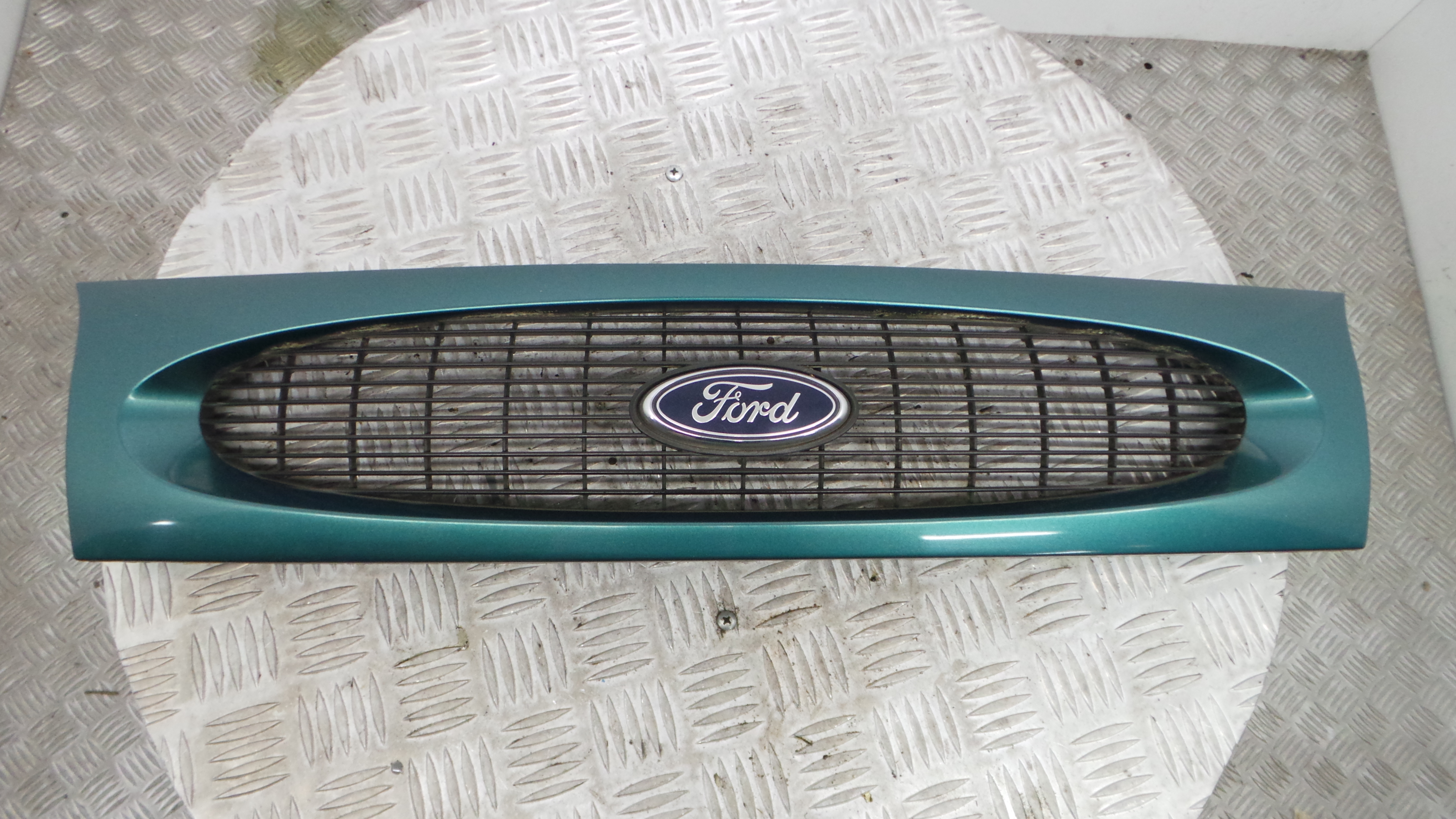 Grelha da Frente 96FB-8200-ACW - FORD FIESTA IV (JA_, JB_), FIESTA Mk IV (JA_, JB_)-33639080
