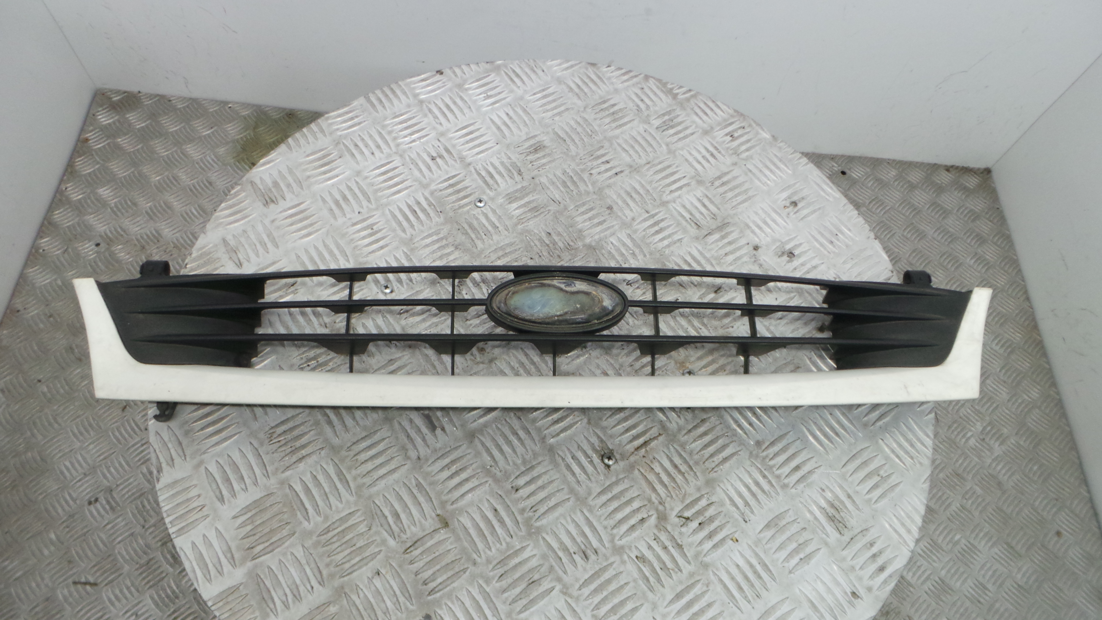 Grelha da Frente YS6X-8200-FW - FORD FIESTA V (JH_, JD_)-33639092