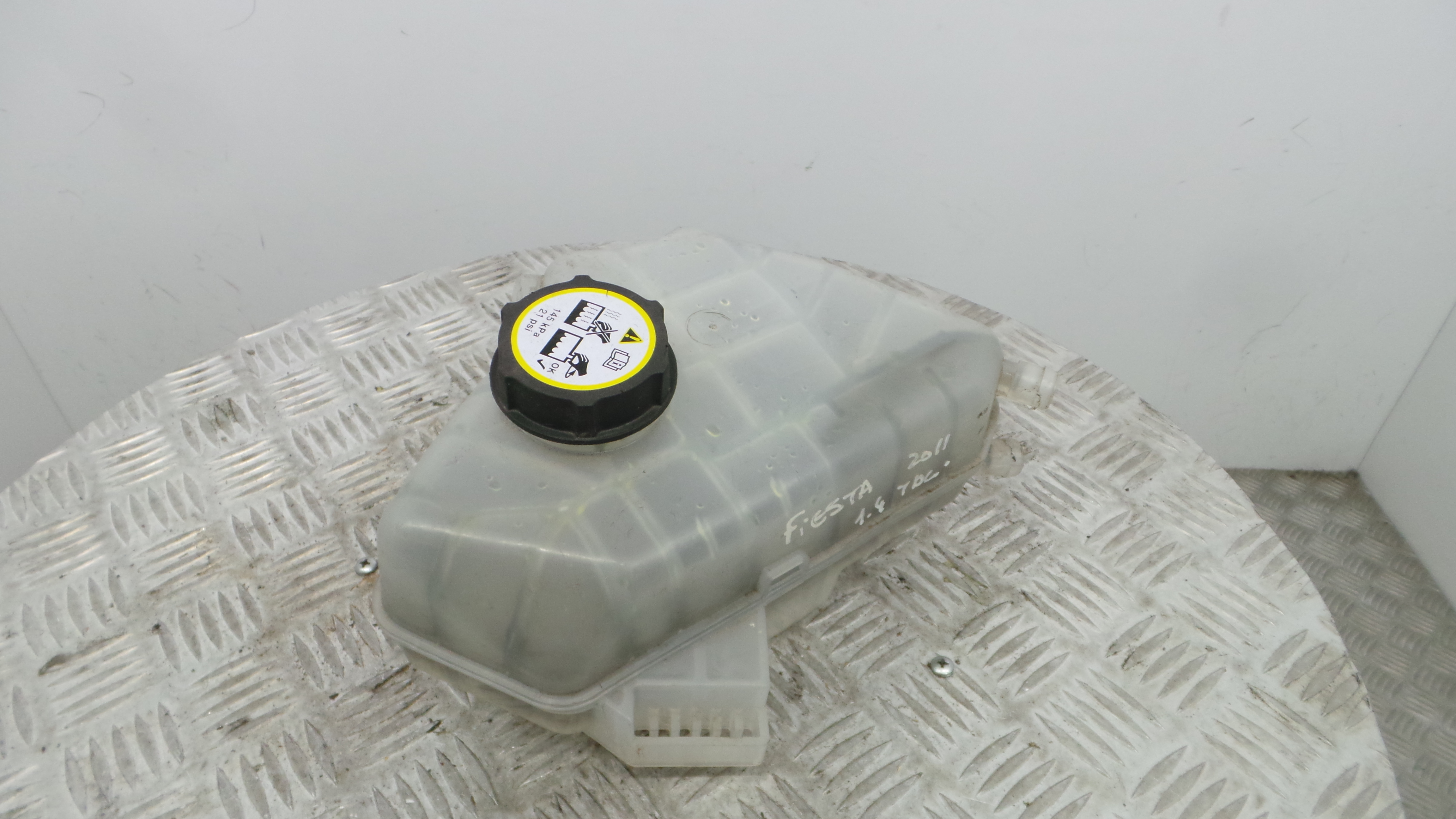 Depósito Água Radiador / Vazo de Expansao 8V2Z-8A080-A - FORD FIESTA VI (CB1, CCN)-33639311 Depósito Água Radiador / Vazo de Expansao 8V2Z-8A080-A - FORD FIESTA VI (CB1, CCN)-33639311