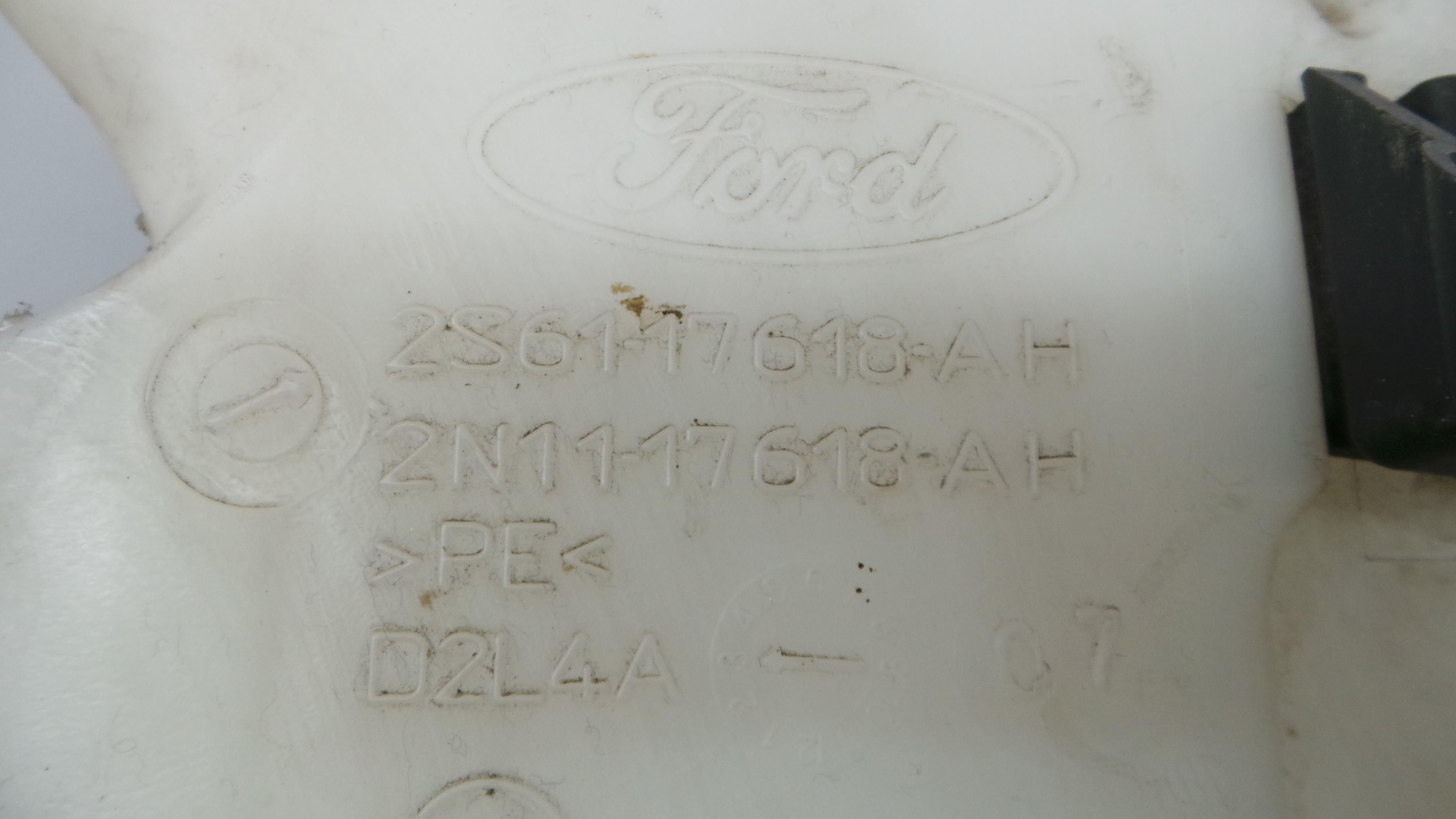 Deposito Reservatório Limpa Vidros Para Brisas 2S61-17618-AH - FORD FIESTA V (JH_, JD_)-33639375