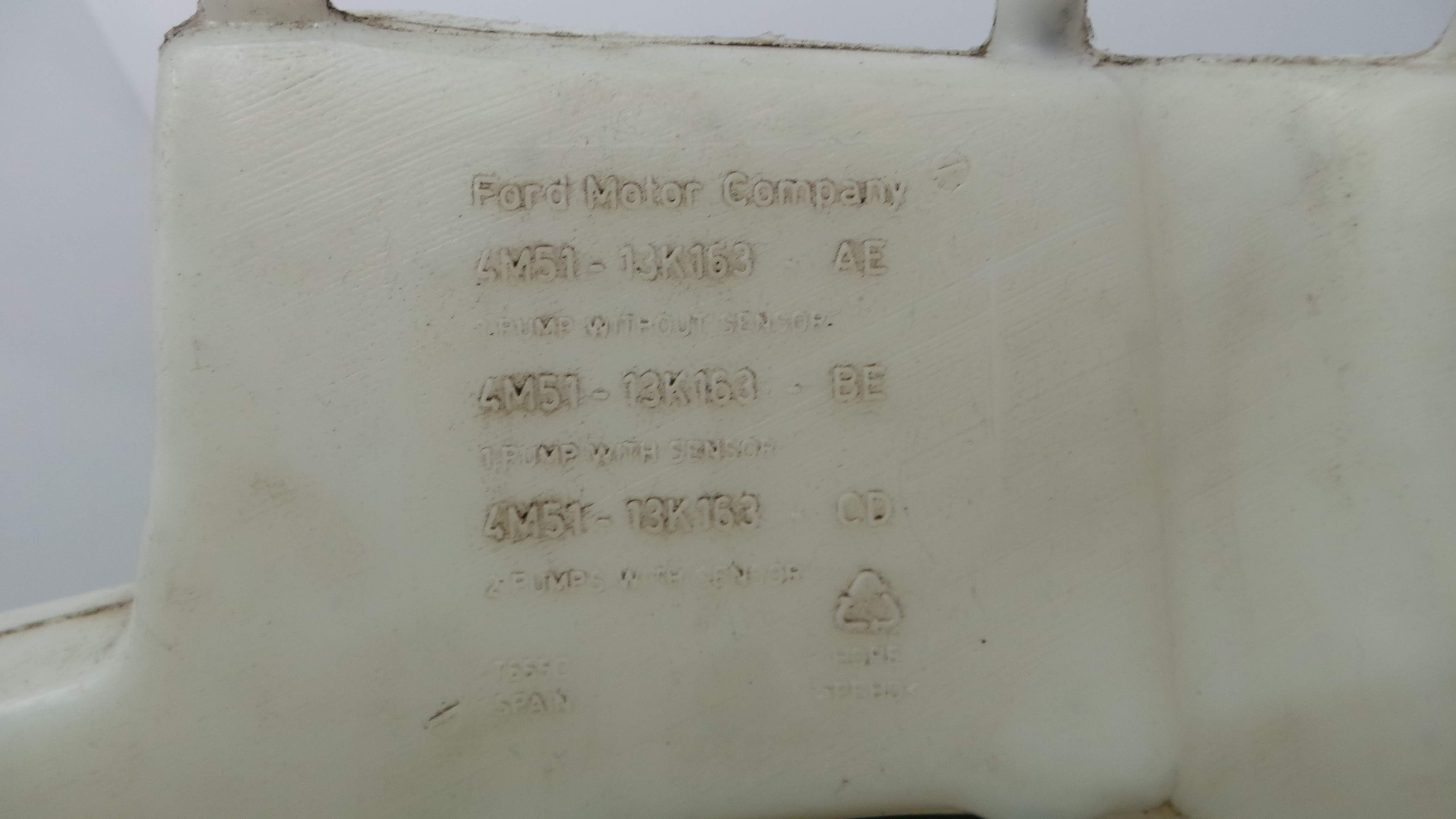 Deposito Reservatório Limpa Vidros Para Brisas 4M51-13K163-AE - FORD FOCUS II (DA_, HCP, DP)-33639405