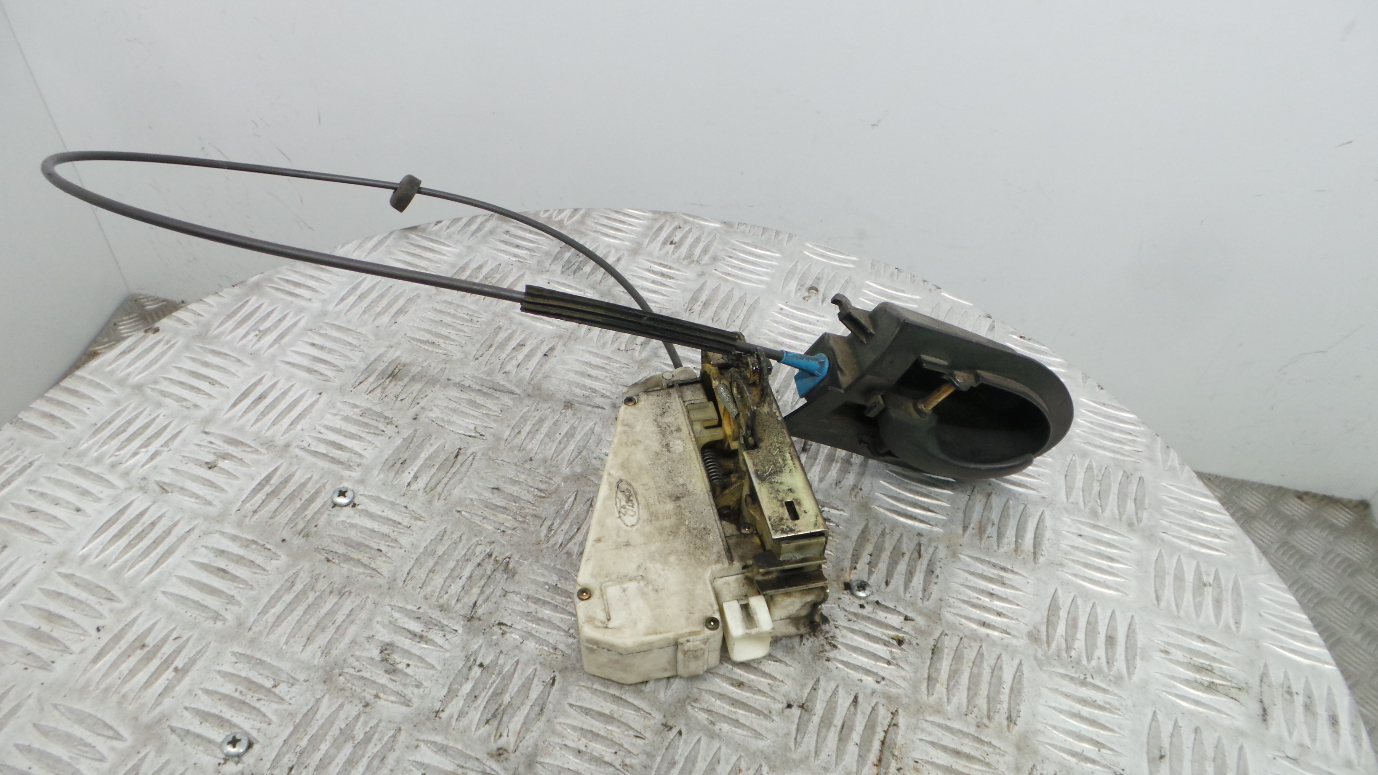 Fecho da Porta Frente Esq 93BG-220A20-BA - FORD FIESTA IV (JA_, JB_), FIESTA Mk IV (JA_, JB_)-33639509