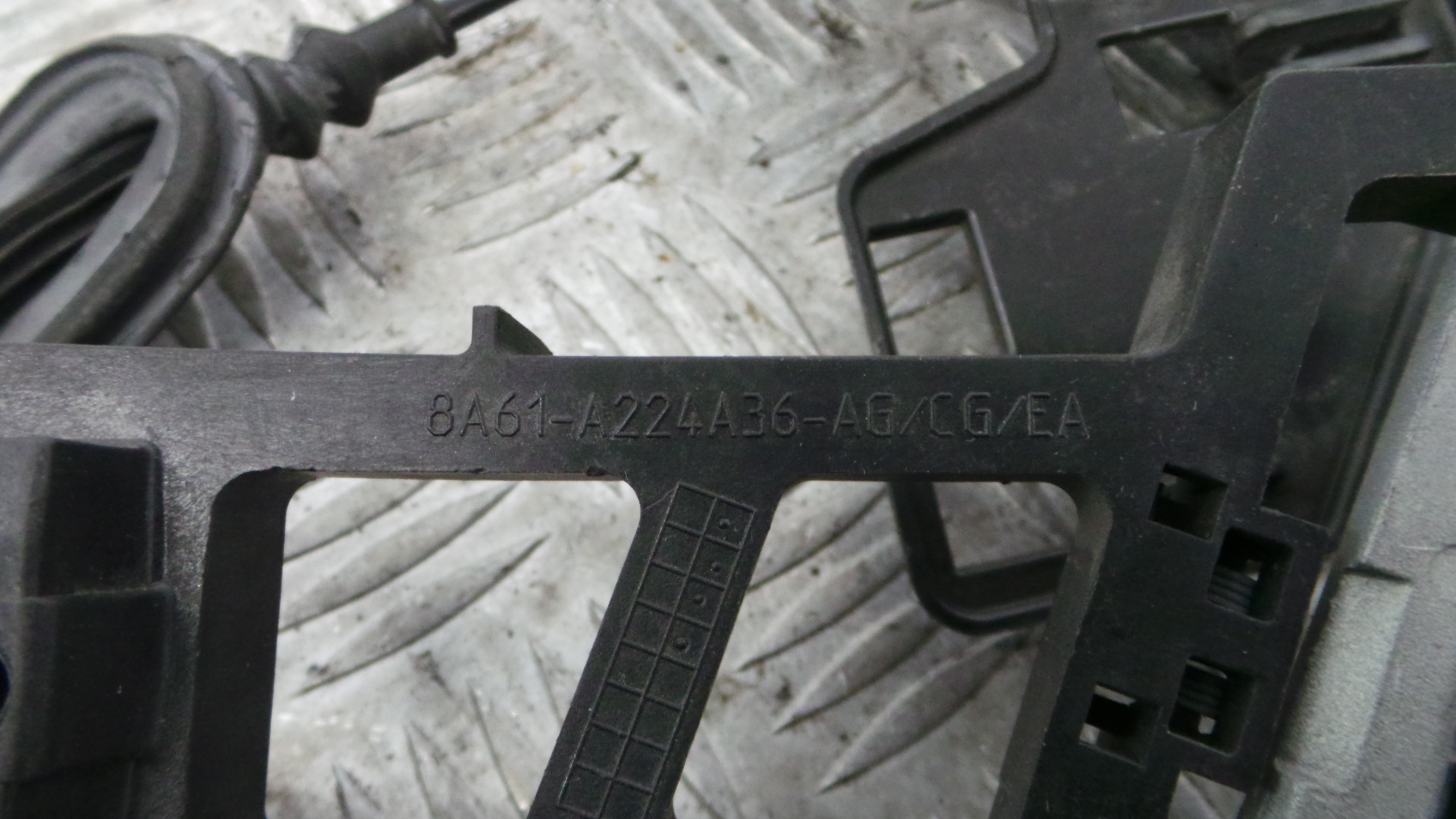 Fecho da Porta Frente Dto 8A6A-A21812-BD - FORD FIESTA VI (CB1, CCN)-33639520