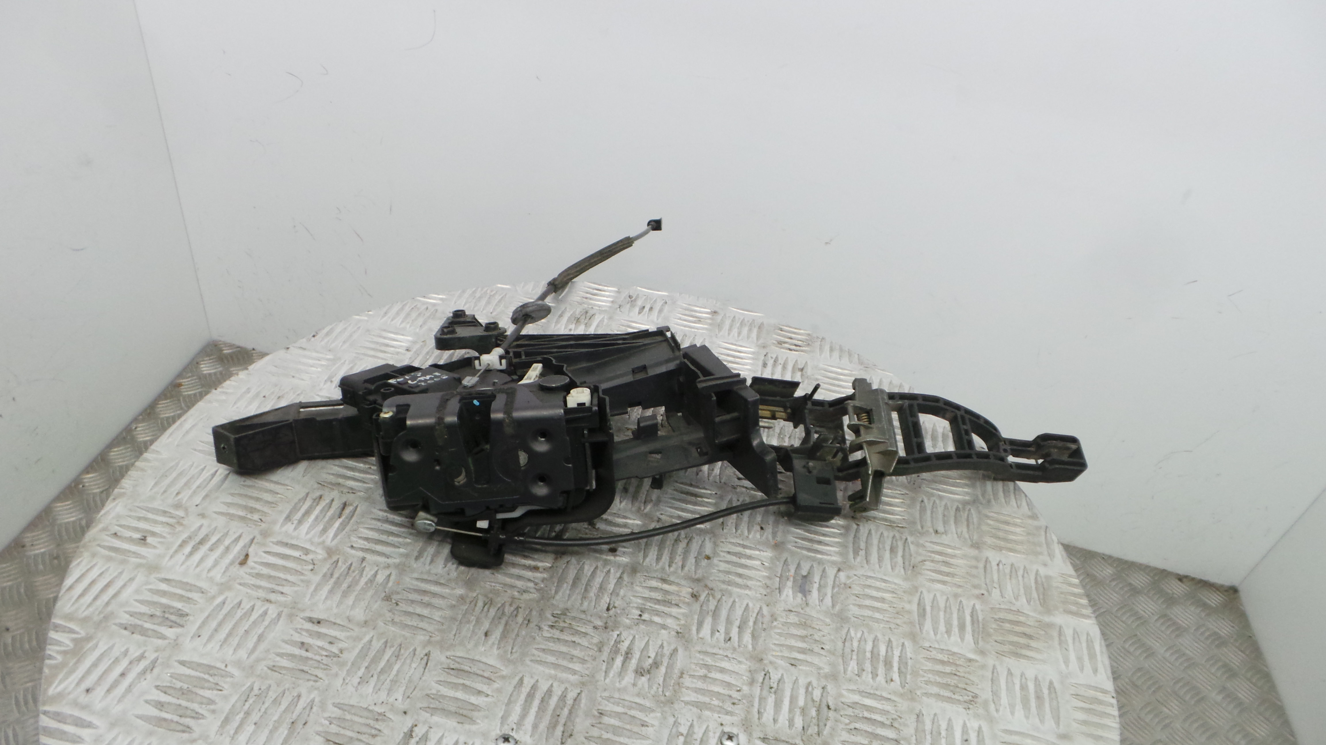 Fecho da Porta Trás Dto 3M5A-R26412-BN - FORD FOCUS C-MAX (DM2)-33639527