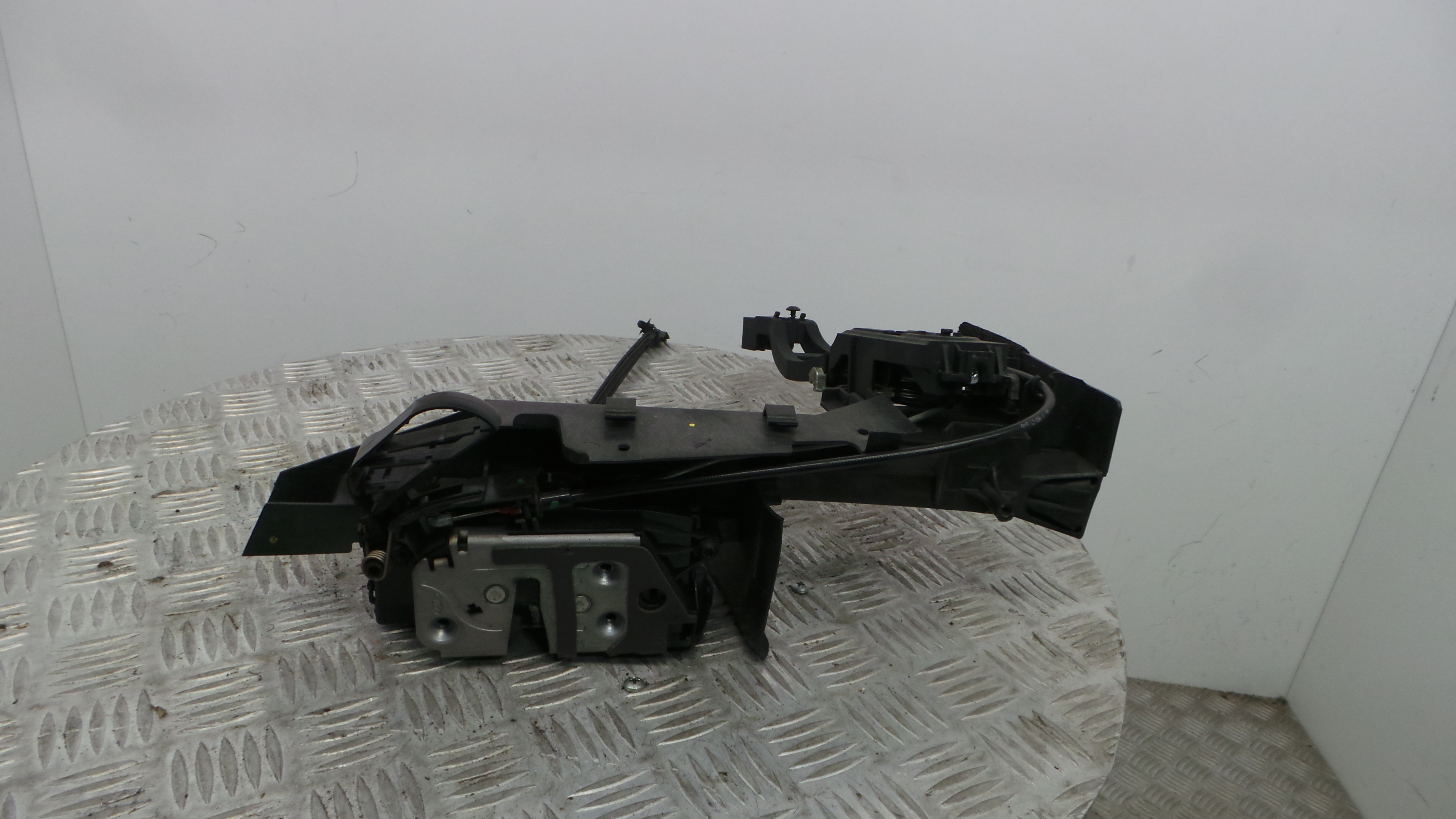 Fecho da Porta Frente Esq AM5A-U21813-AB - FORD C-MAX II (DXA/CB7, DXA/CEU)-33639533