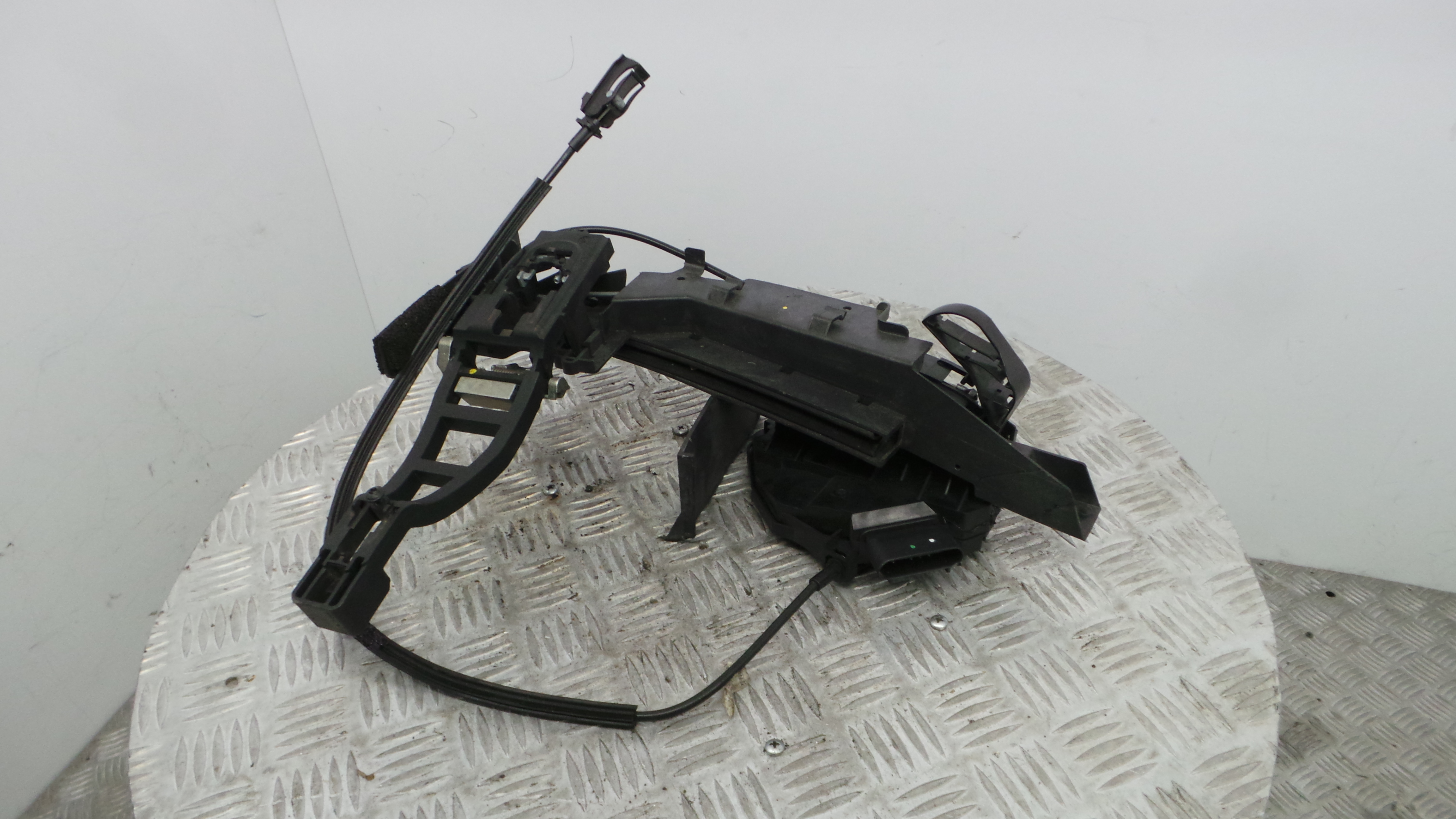 Fecho da Porta Frente Esq AM5A-U21813-AB - FORD C-MAX II (DXA/CB7, DXA/CEU)-33639533