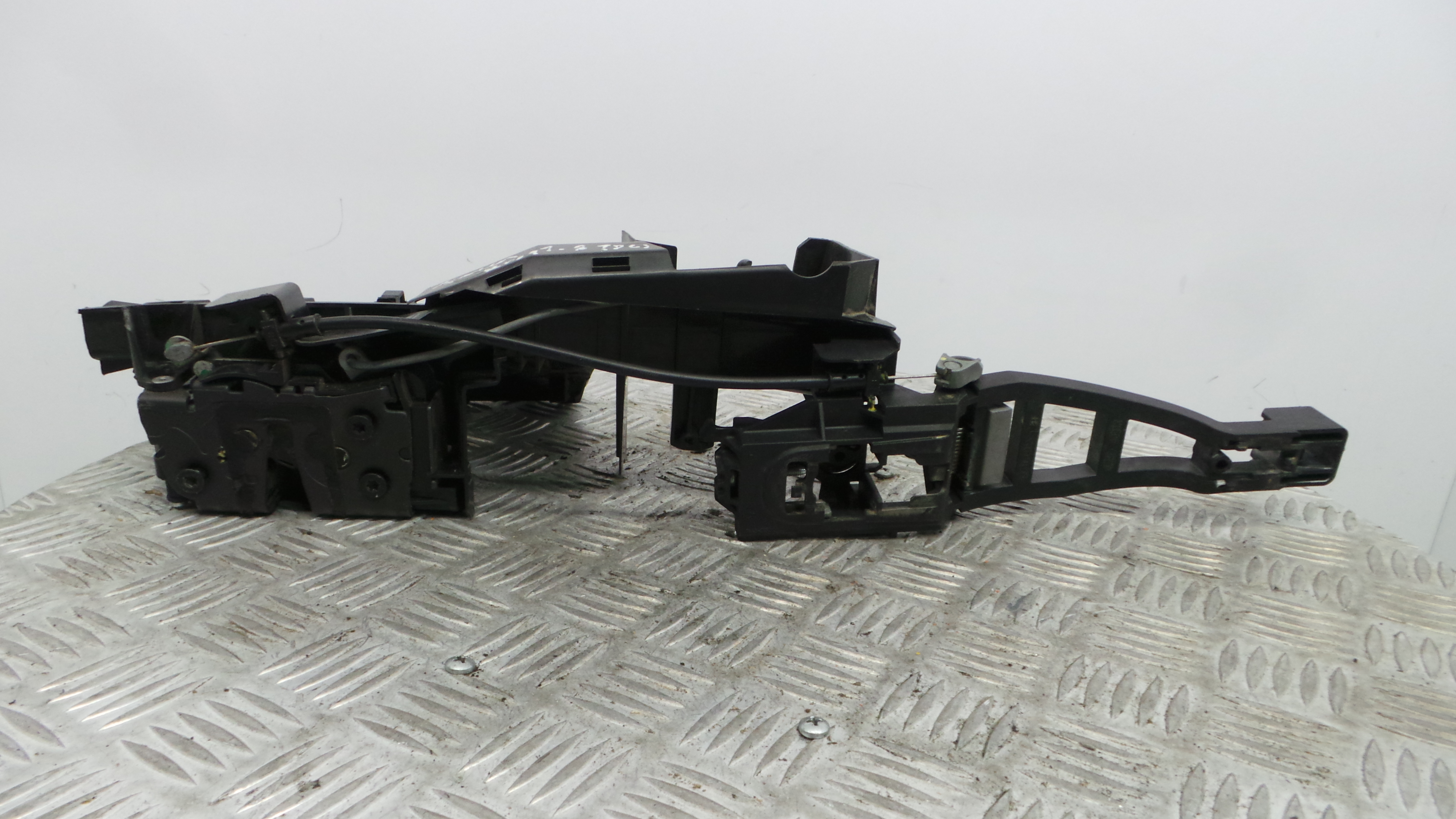 Fecho da Porta Frente Esq 3M5A-R21813-ET - FORD FOCUS II (DA_, HCP, DP)-33639542