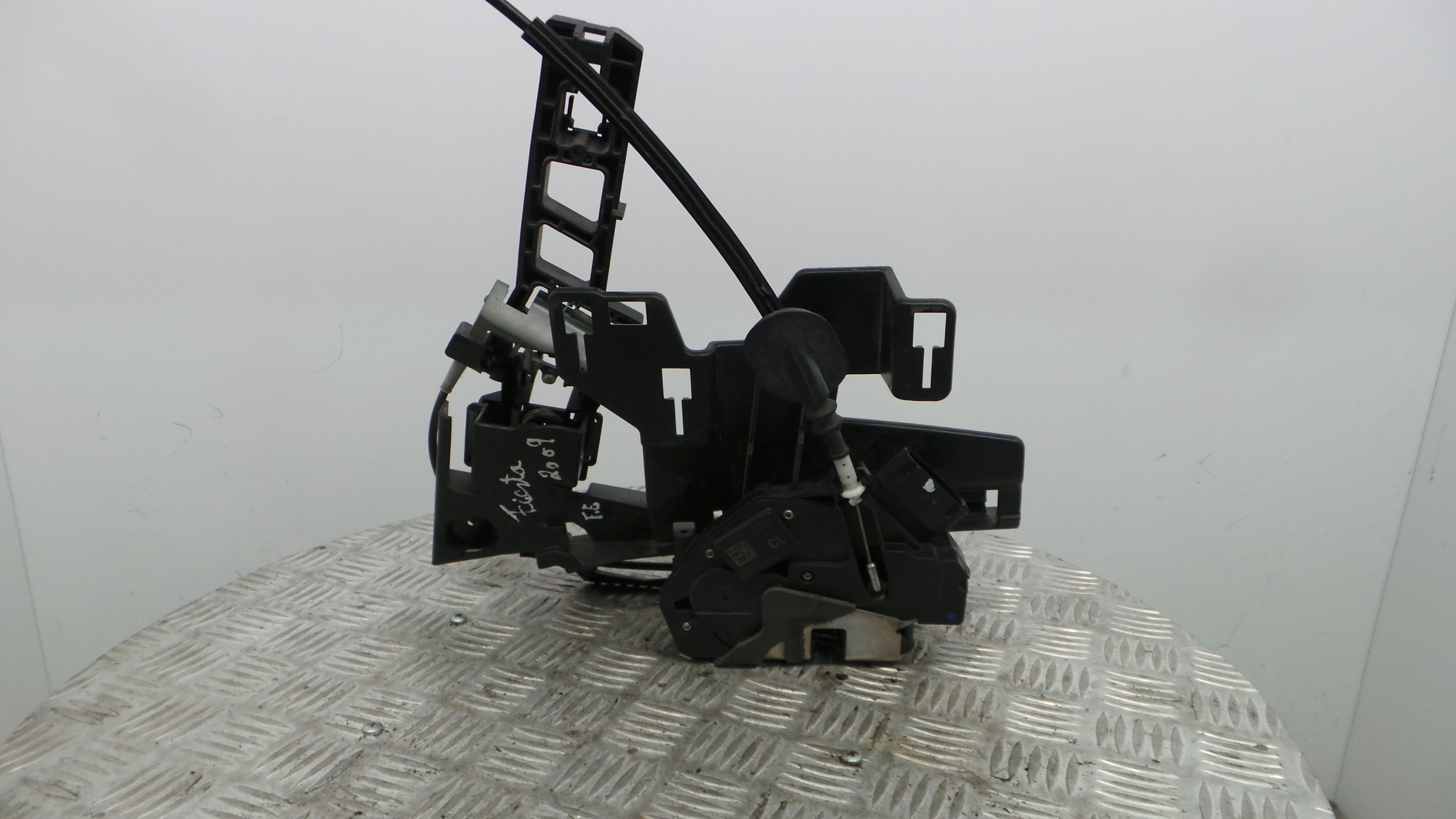 Fecho da Porta Frente Esq 8A6A-A21813-AE - FORD FIESTA VI (CB1, CCN)-33639554