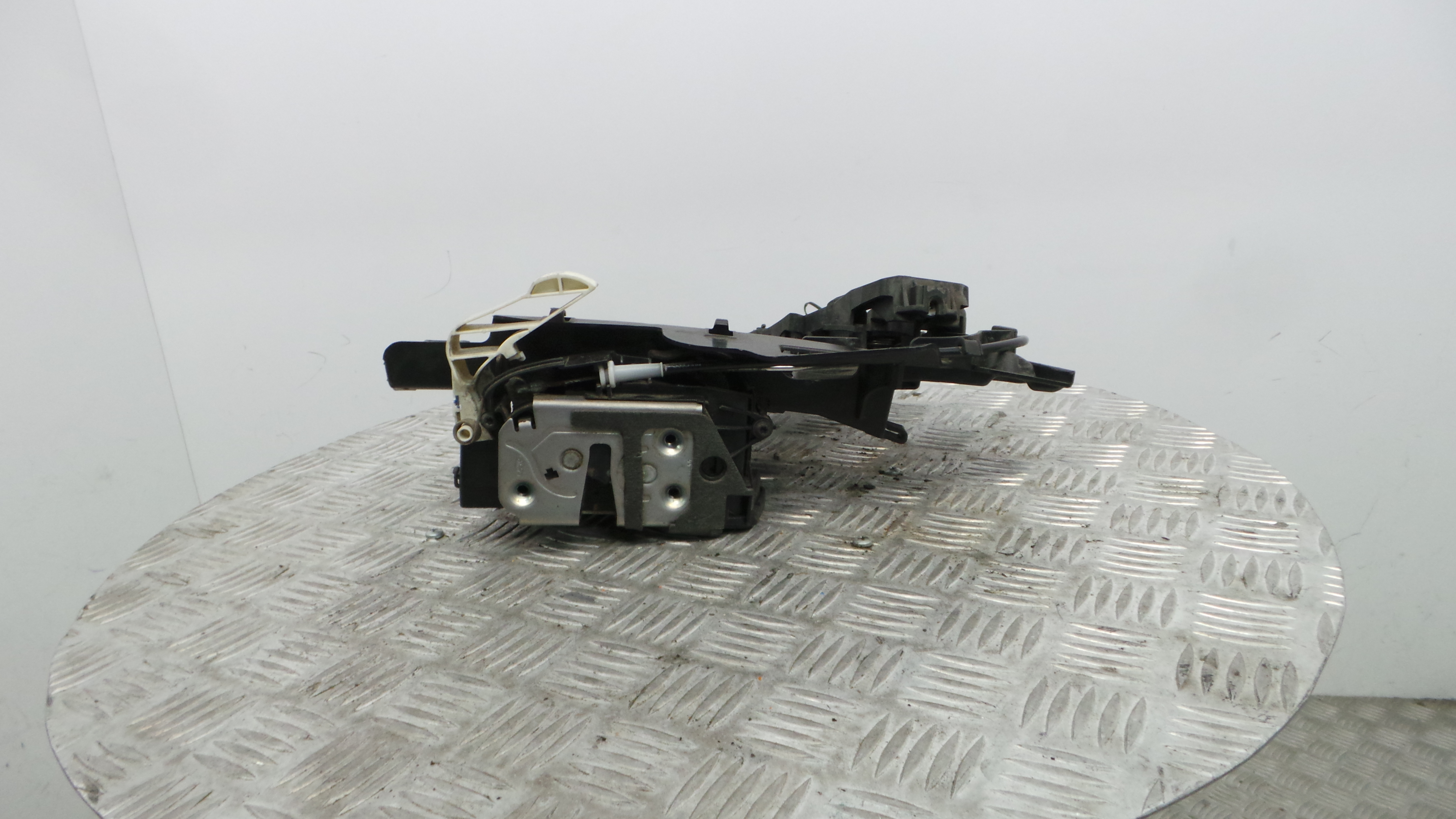 Fecho da Porta Frente Esq 8A6A-A21813-AE - FORD FIESTA VI (CB1, CCN)-33639554