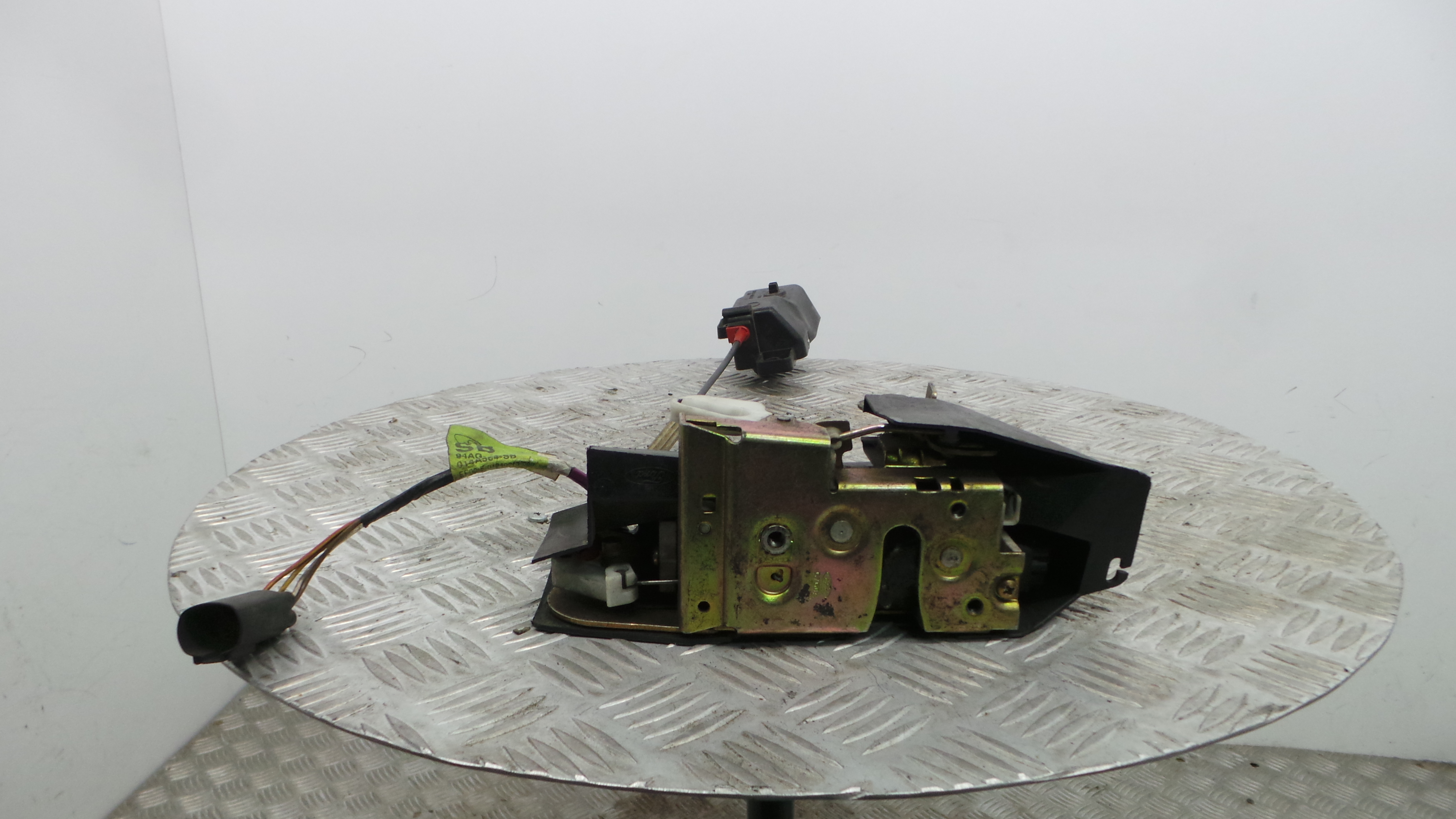 Fecho da Porta Frente Esq 95AG-A22601-AB/BB - FORD ESCORT Mk VI (AAL, ABL), ESCORT V (AAL, ABL)-33639585