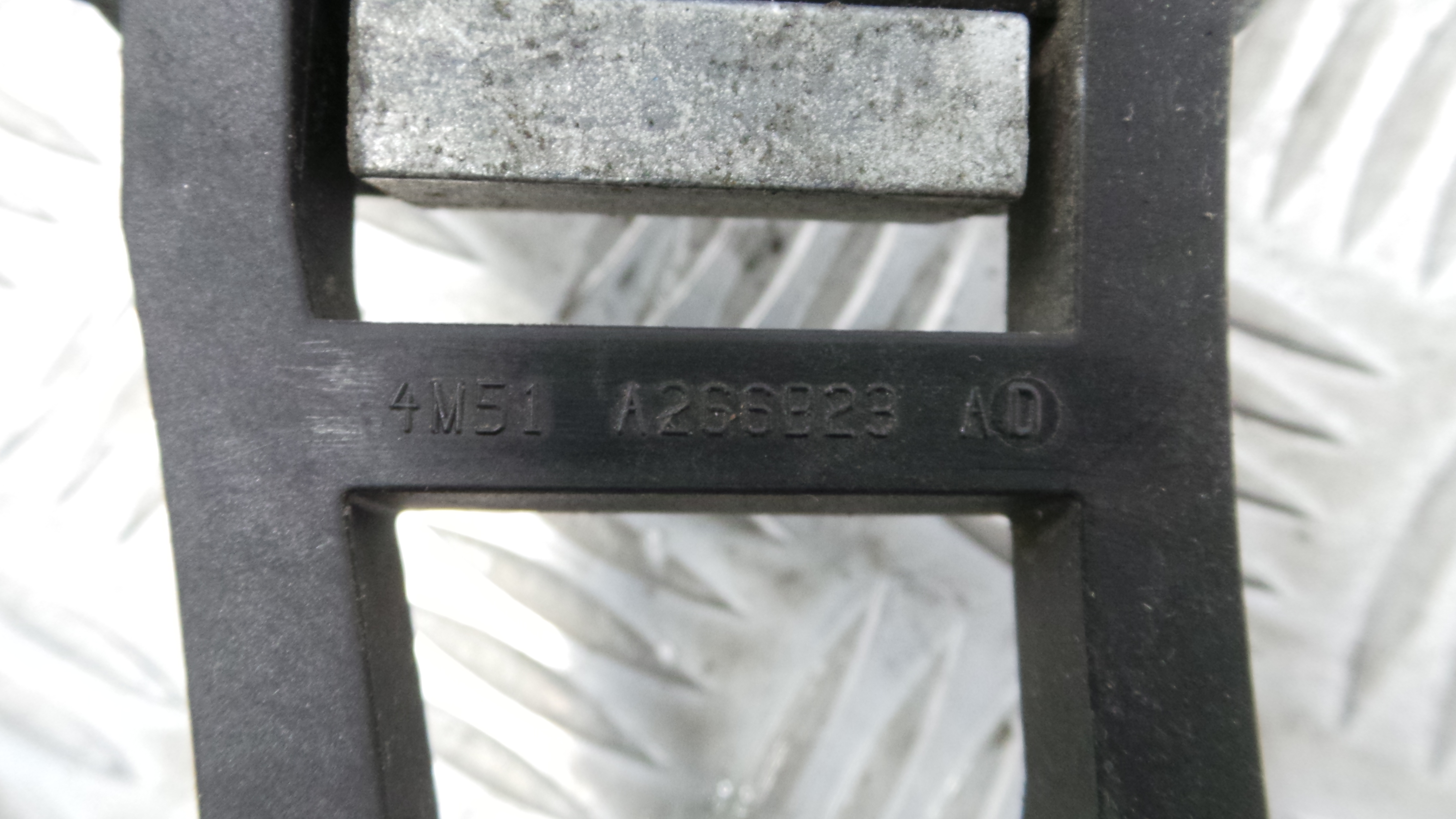 Fecho da Porta Trás Esq 4M5A-R26413-BC - FORD FOCUS II (DA_, HCP, DP)-33639599