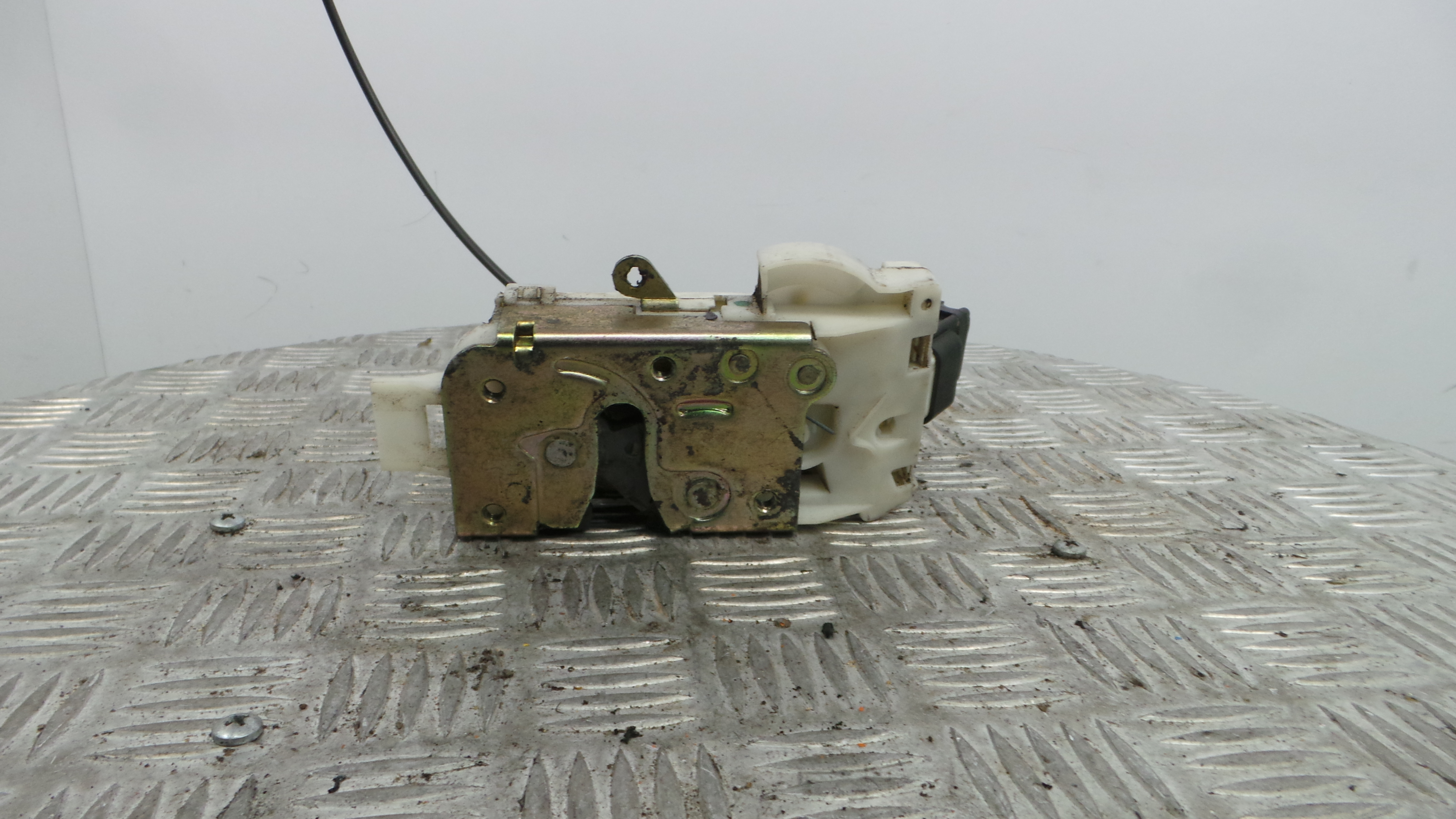 Fecho da Porta Frente Dto 1S7A-F21812-KA - FORD MONDEO III (B5Y)-33639610