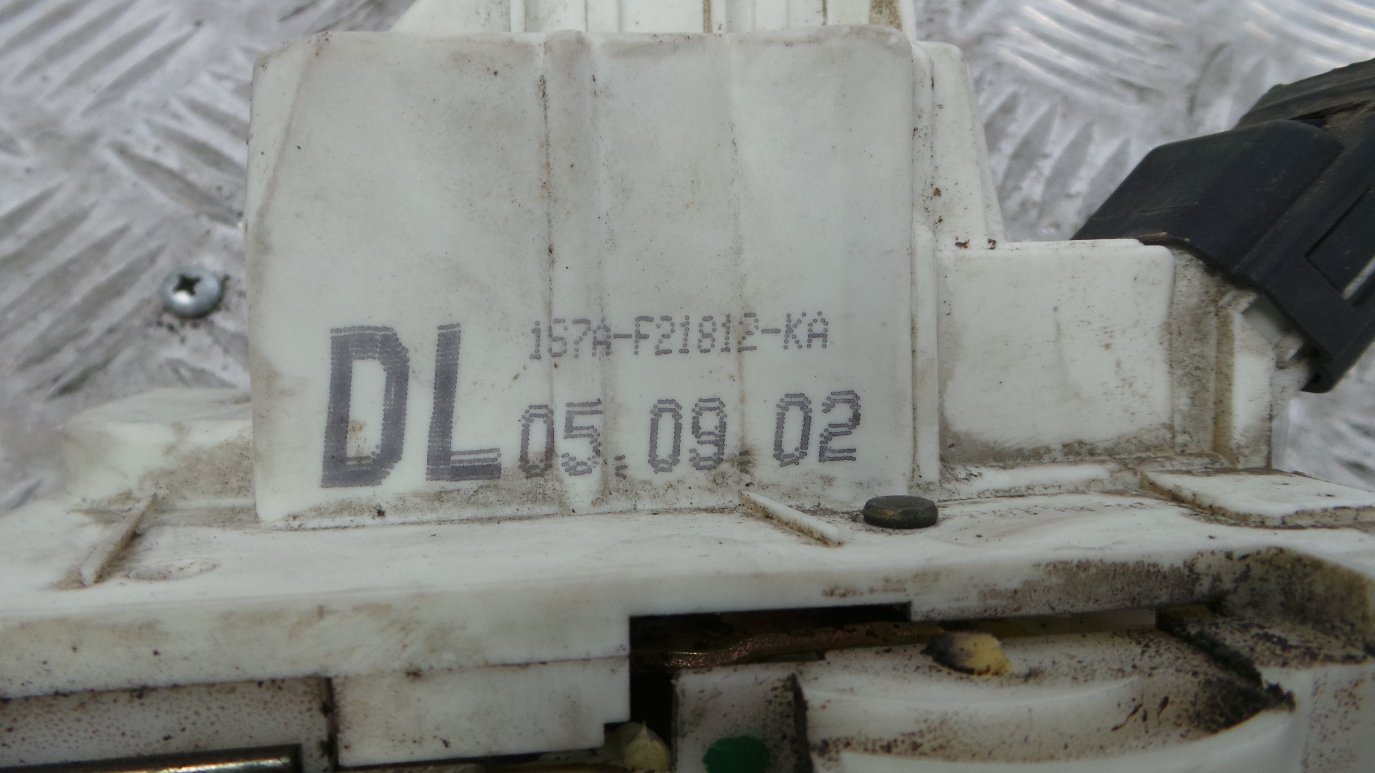 Fecho da Porta Frente Dto 1S7A-F21812-KA - FORD MONDEO III (B5Y)-33639610