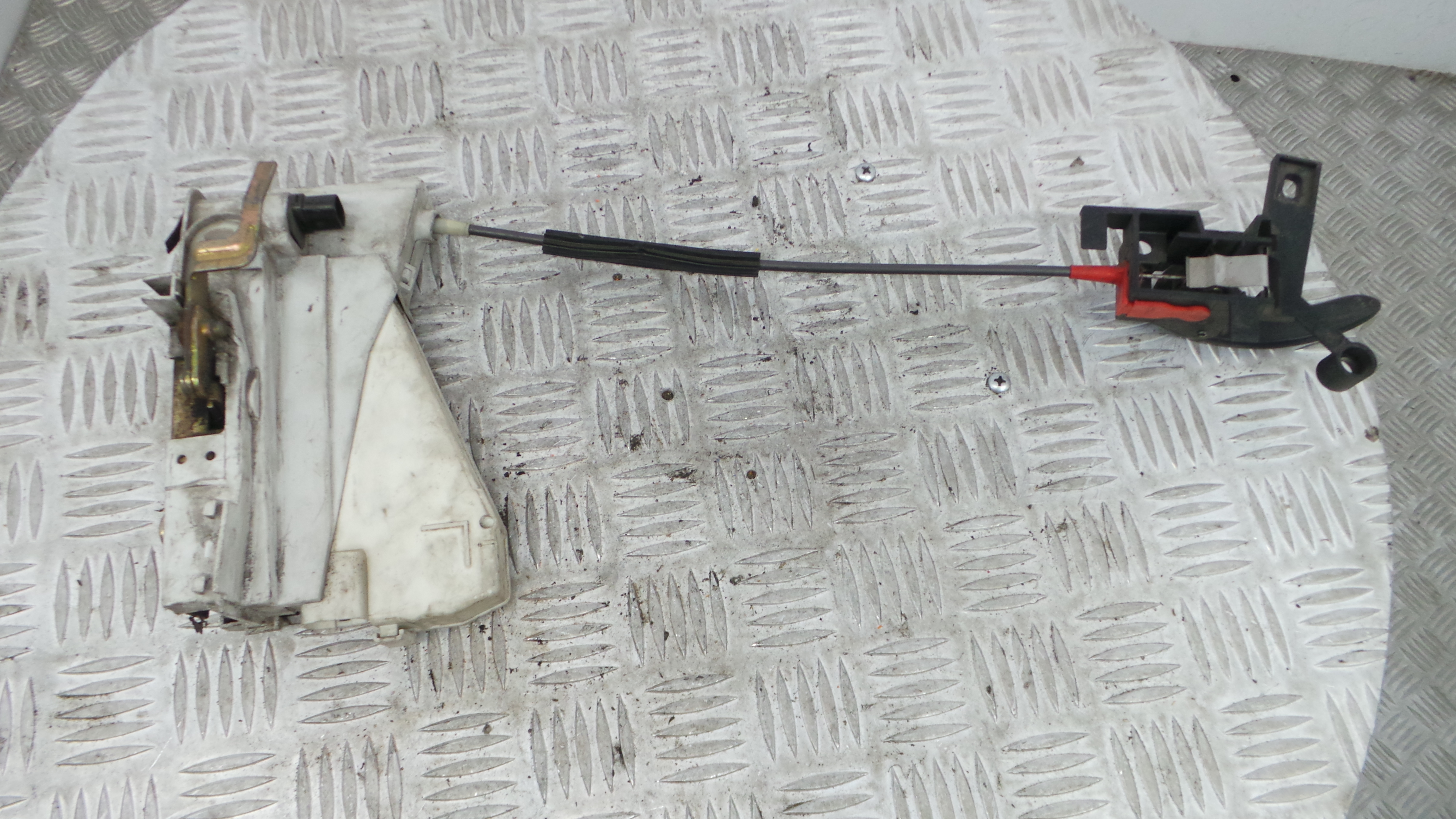 Fecho da Porta Trás Dto 93BG-220A20-DD - FORD GALAXY I (WGR)-33639619