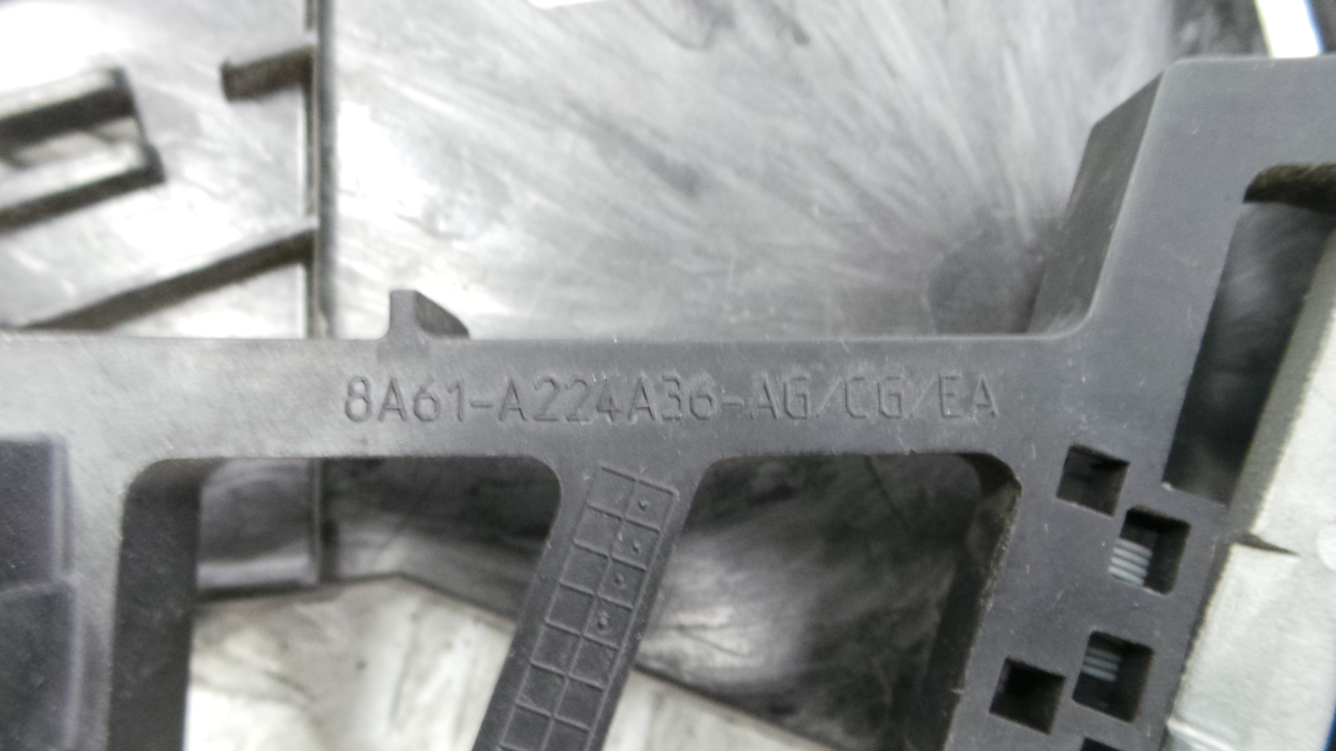 Fecho da Porta Trás Dto 8A6A-A26412-AD - FORD FIESTA VI (CB1, CCN)-33639645