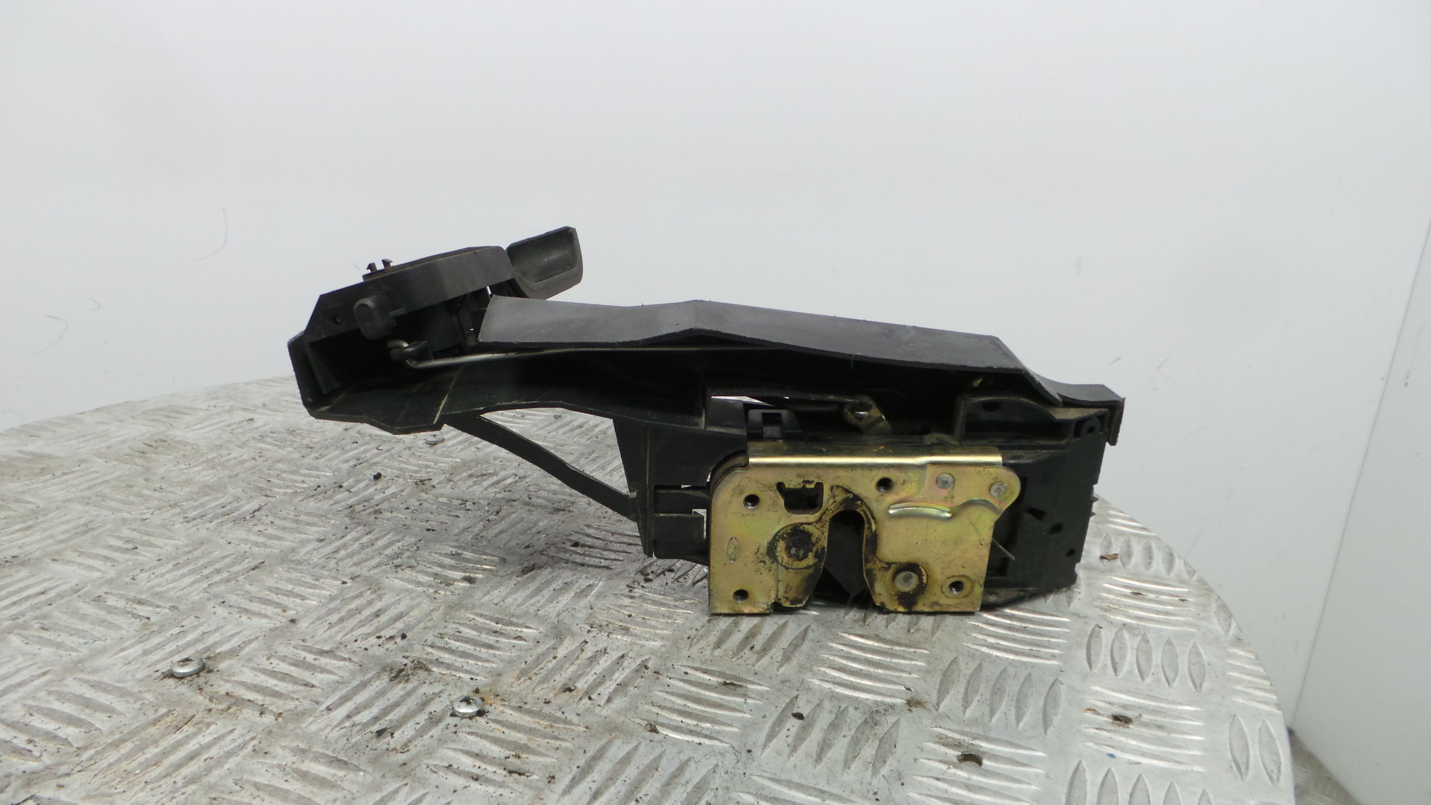 Fecho da Porta Dto 2S4A-21812-CB - FORD FOCUS I (DAW, DBW)-33639658