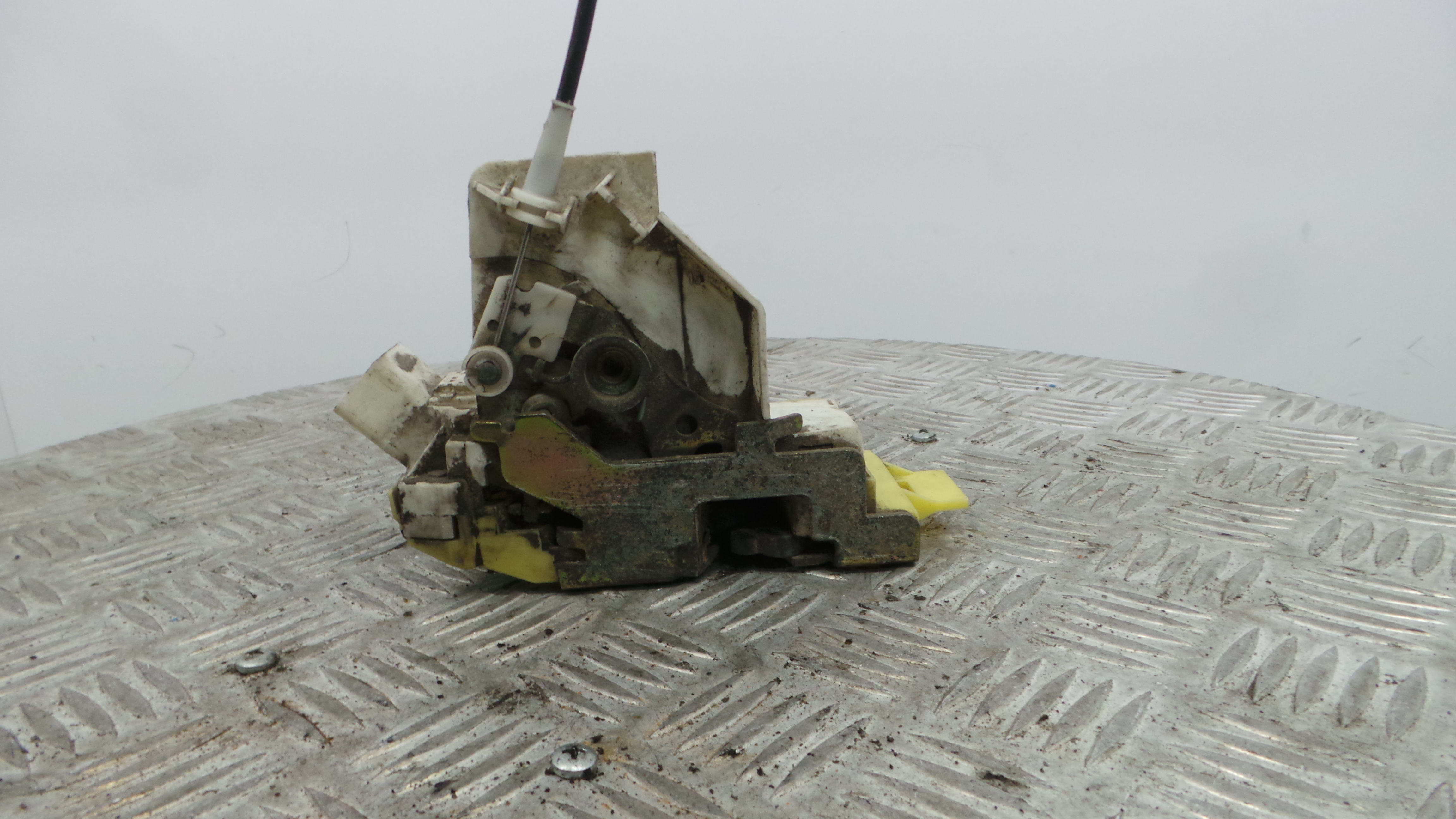 Fecho da Porta Trás Dto XS41-A26412-BH - FORD FOCUS I (DAW, DBW)-33639664