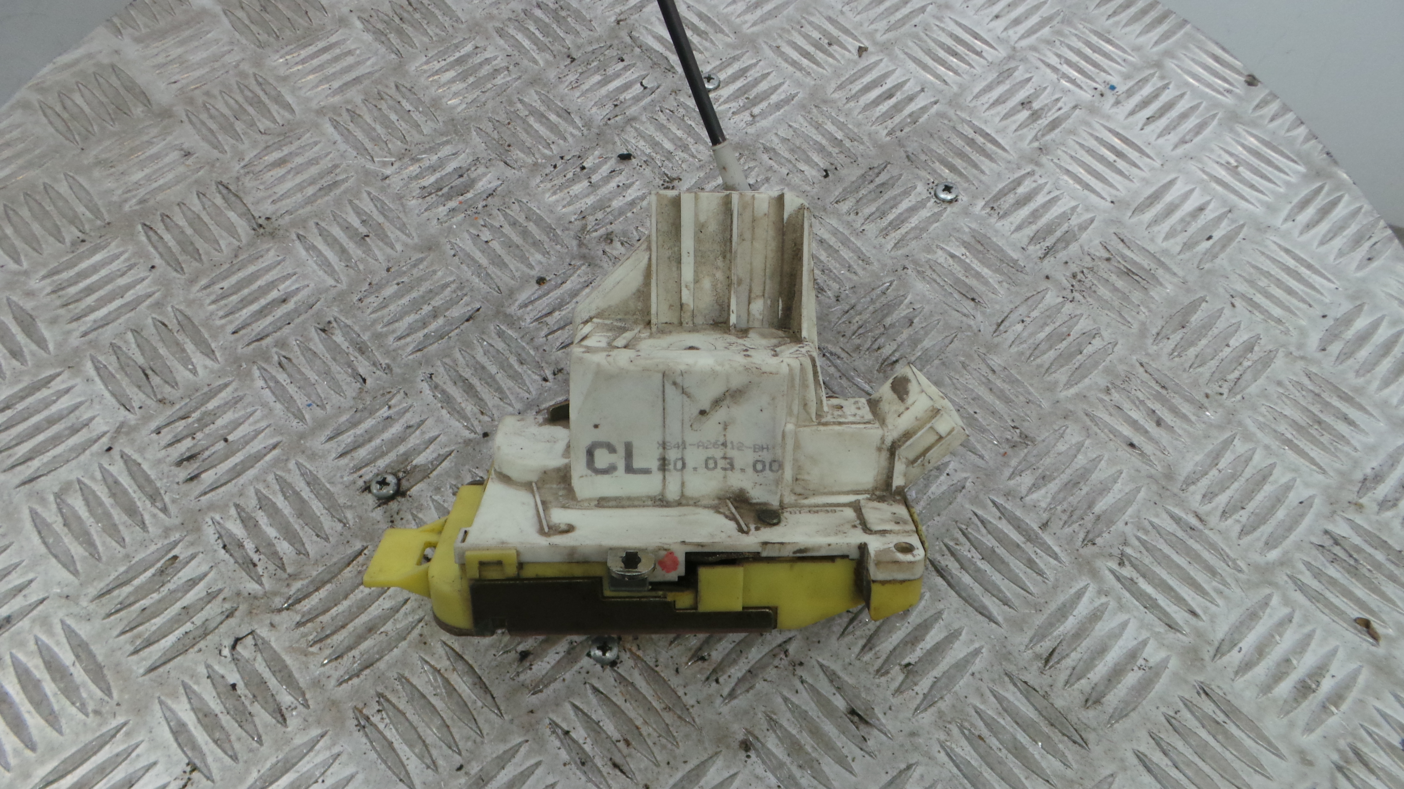 Fecho da Porta Trás Dto XS41-A26412-BH - FORD FOCUS I (DAW, DBW)-33639664