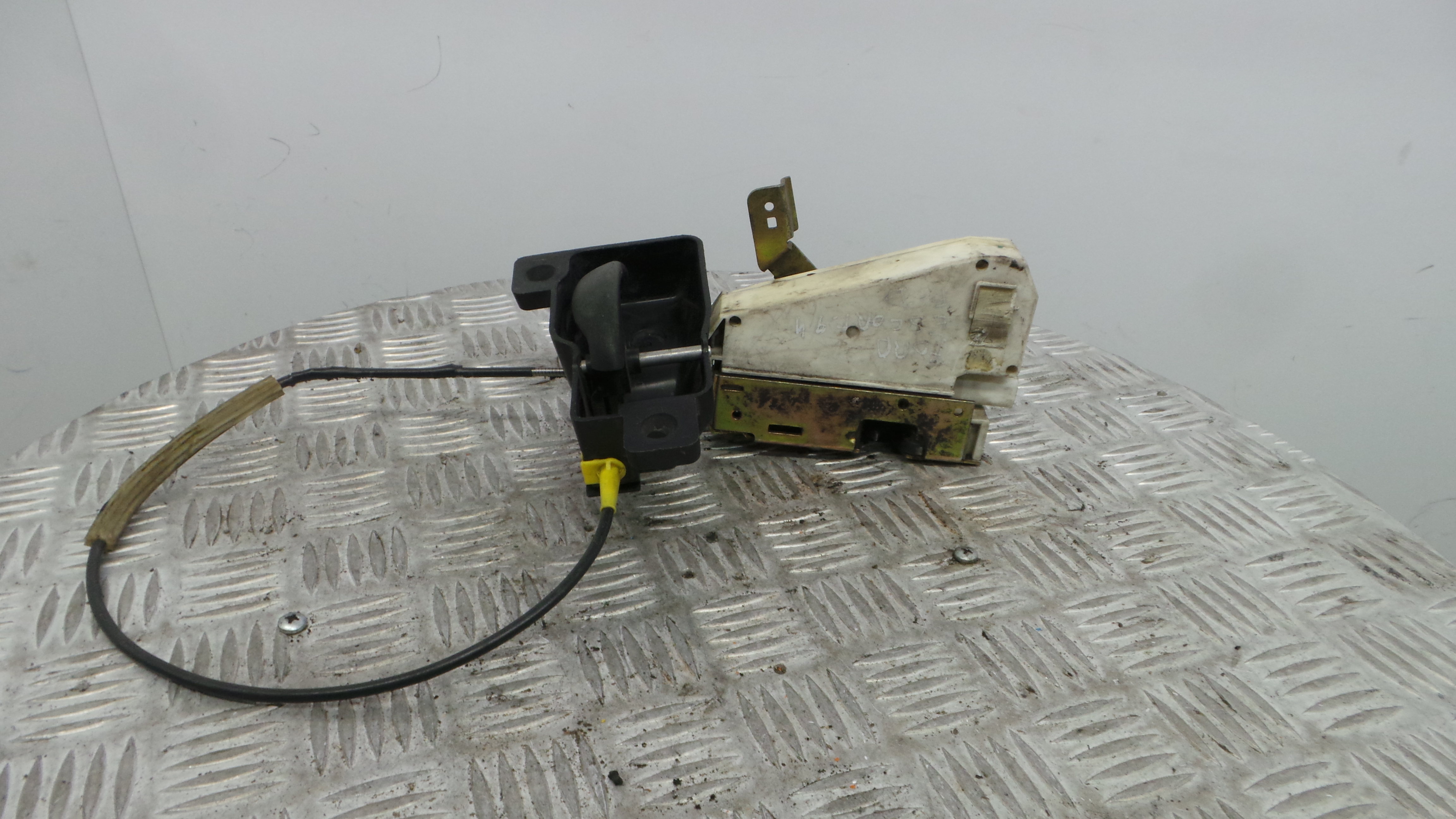 Fecho da Porta Frente Dto 93BG-220A20-BA - FORD ESCORT Mk VI (AAL, ABL), ESCORT V (AAL, ABL)-33639669